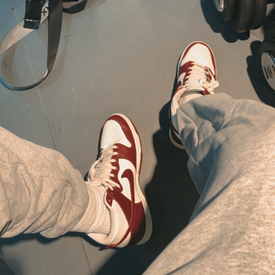 (W) Nike Dunk High Team Red 착용 스타일 - 1