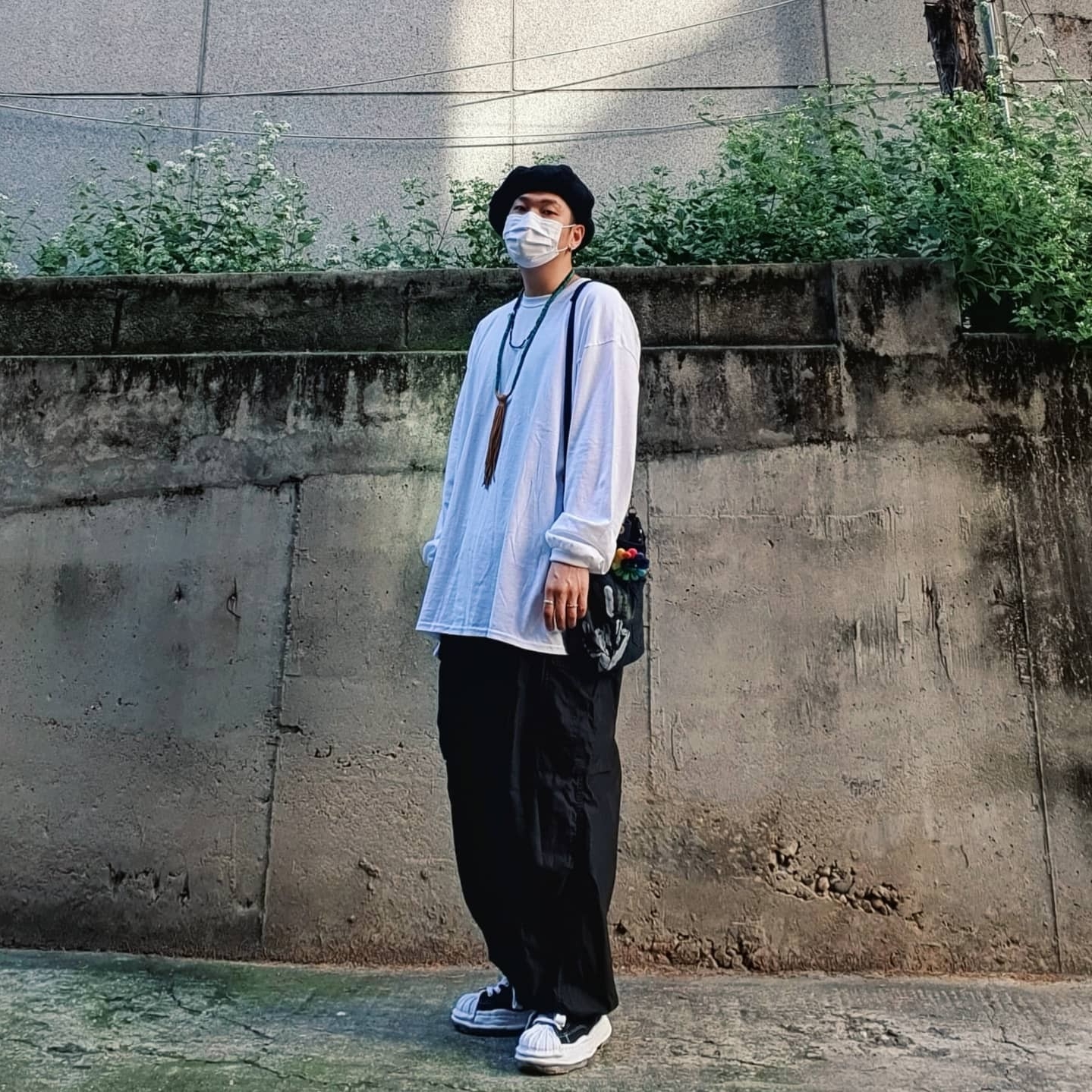 Maison Mihara Yasuhiro Blakey OG Sole Canvas Low-top Sneakers Black 착용 스타일 - 2