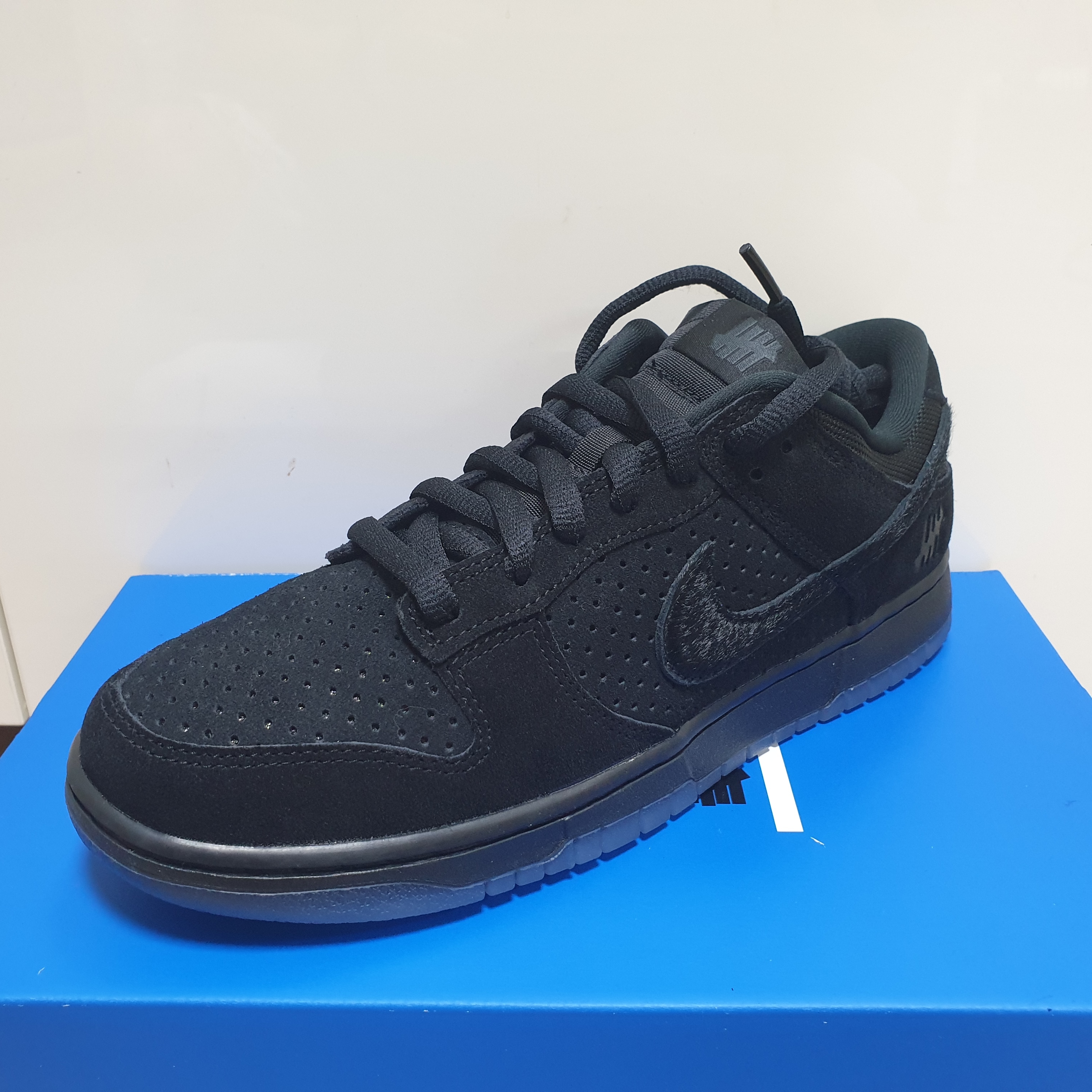 Nike x Undefeated Dunk Low SP 5 On It Black 착용 스타일