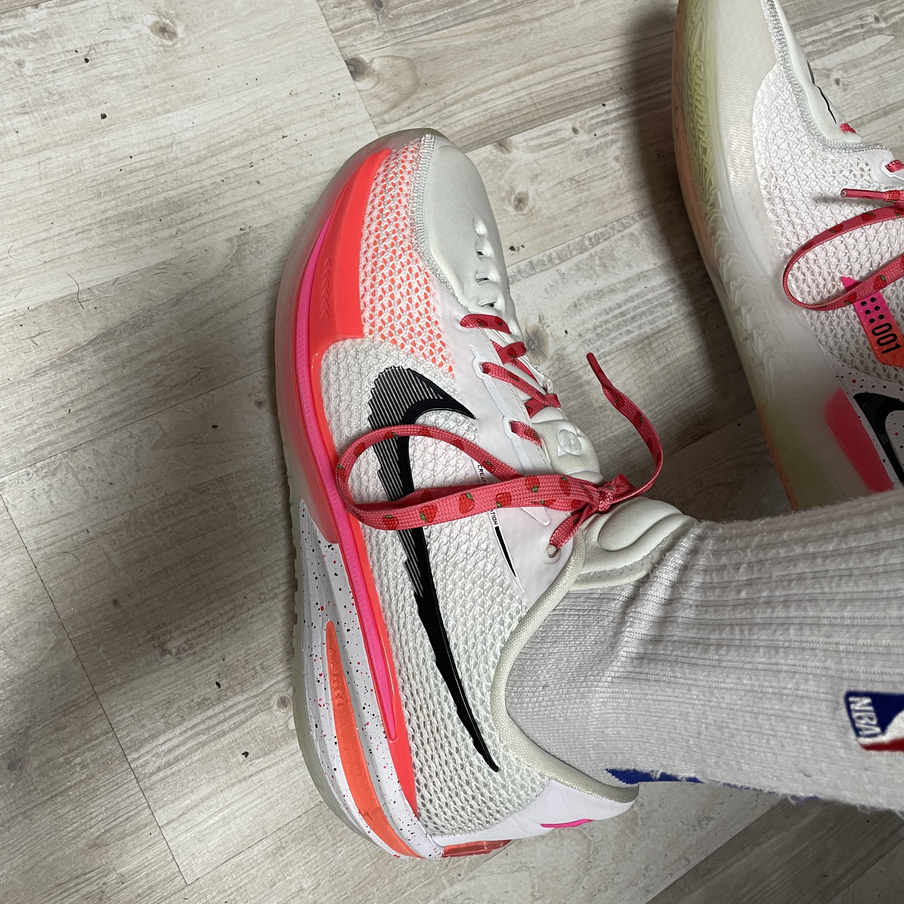 Nike Air Zoom GT Cut Bright Crimson 착용 스타일
