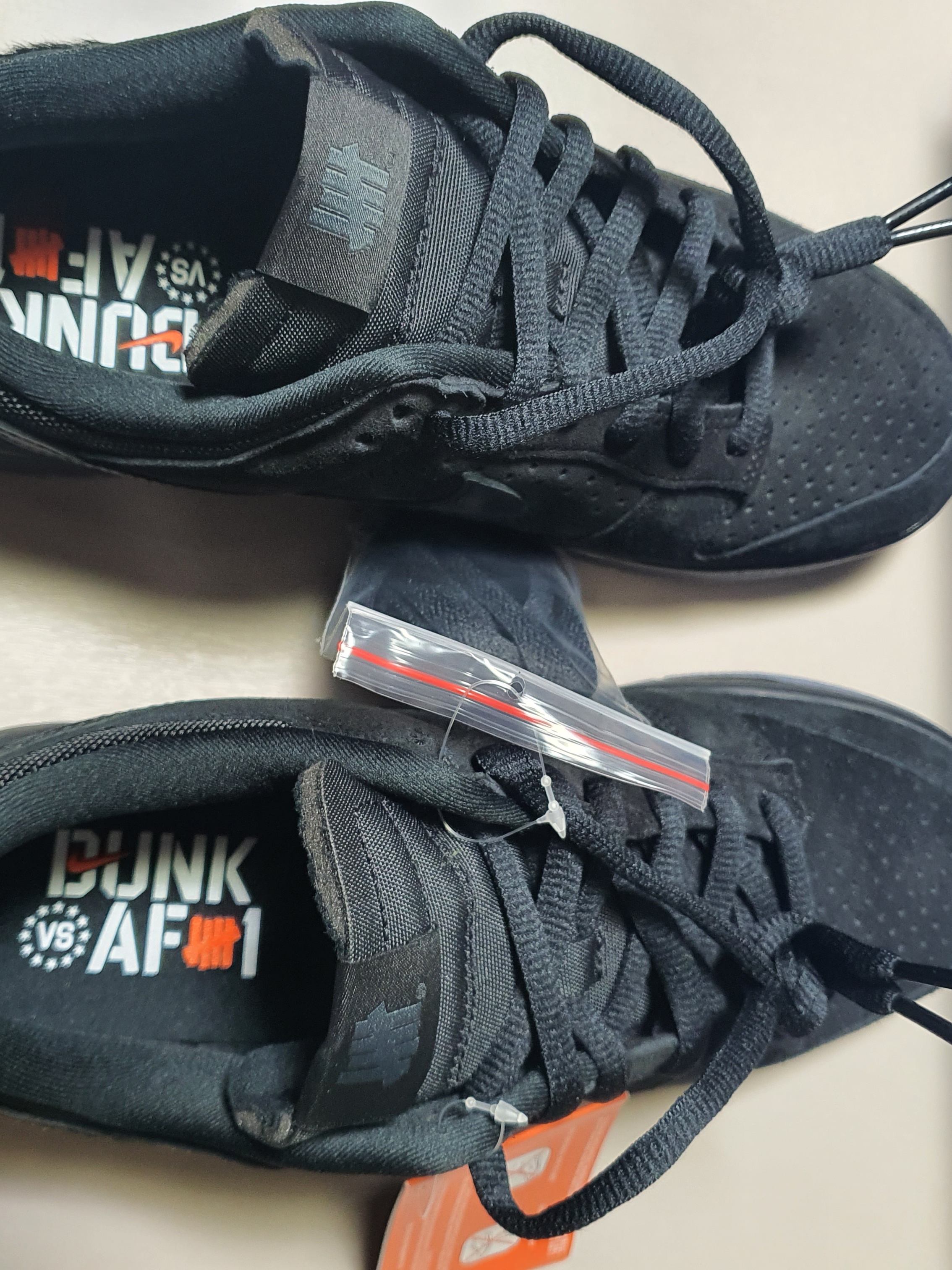 Nike x Undefeated Dunk Low SP 5 On It Black 착용 스타일 - 5