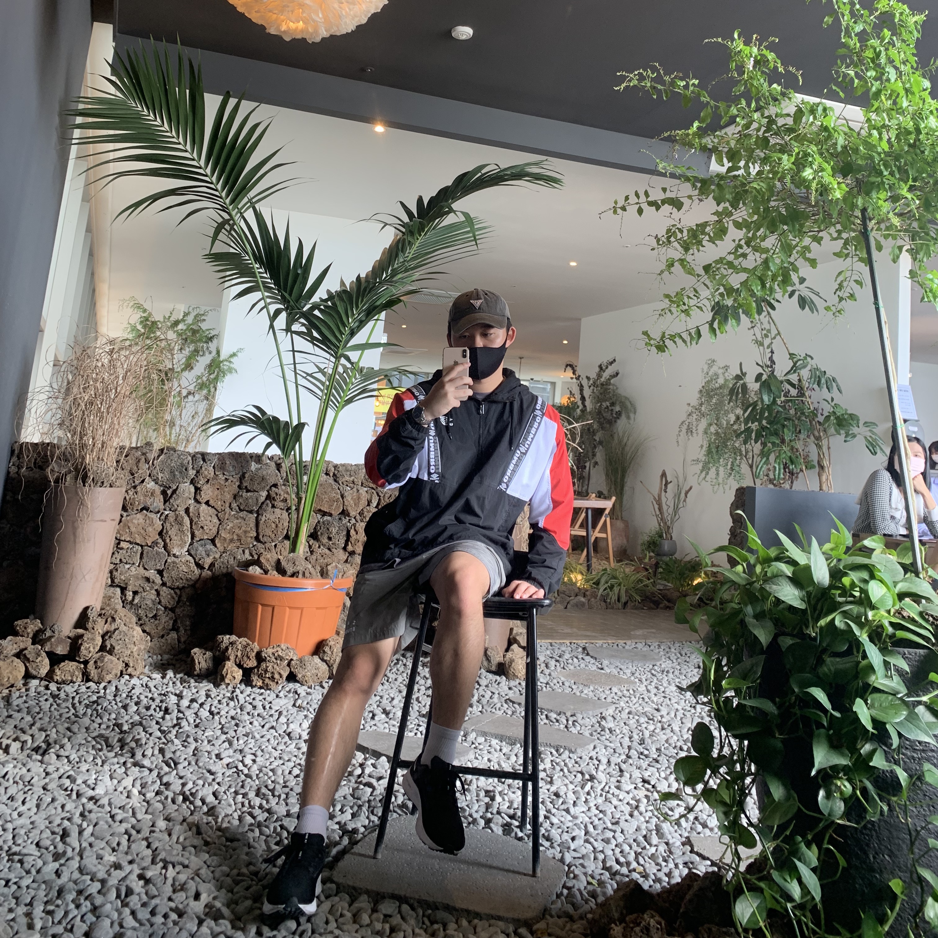IAB Studio x Guess Denim Ball Cap Gray, IAB Studio Woven Shorts Gray 착용 스타일