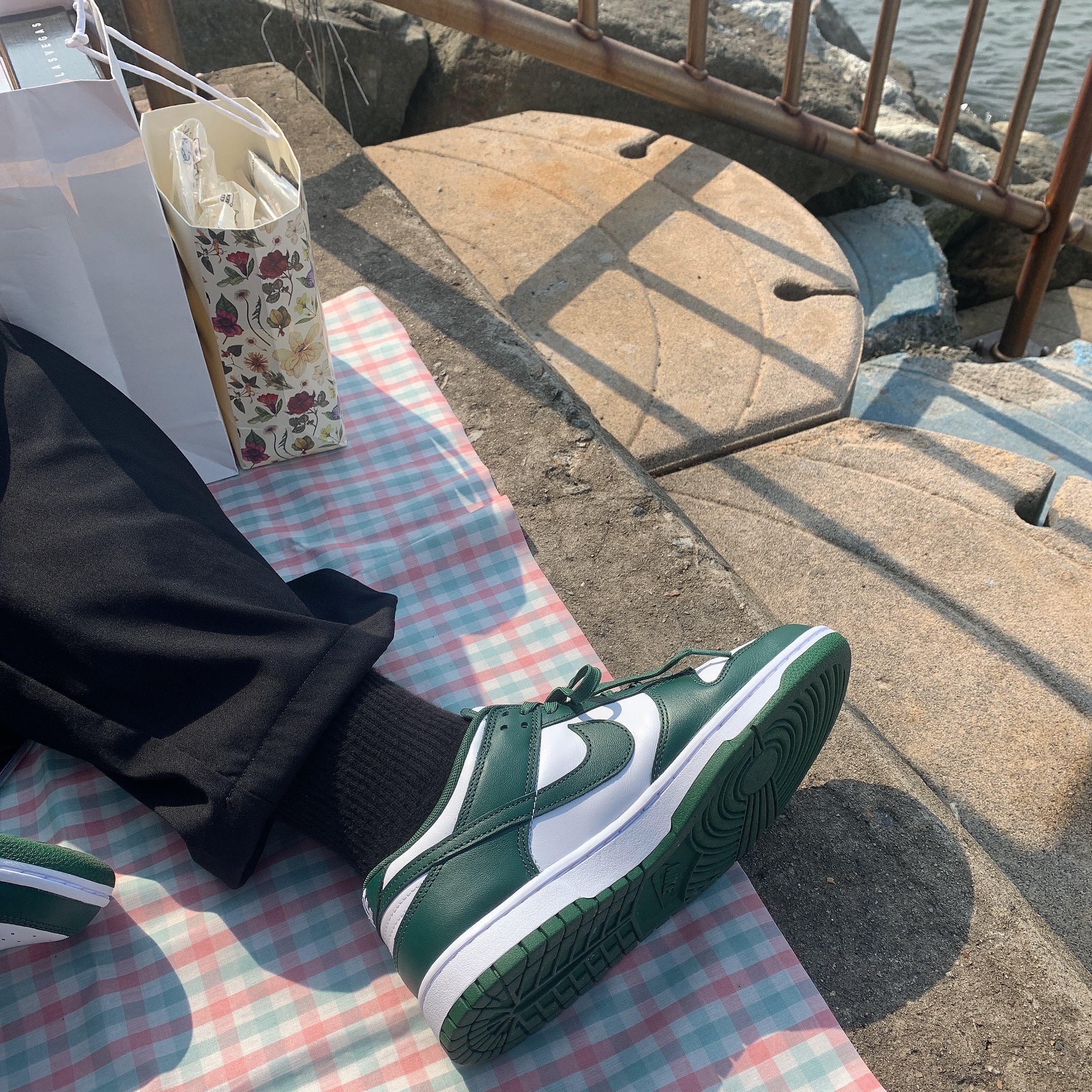 Nike Dunk Low Retro Varsity Green 착용 스타일