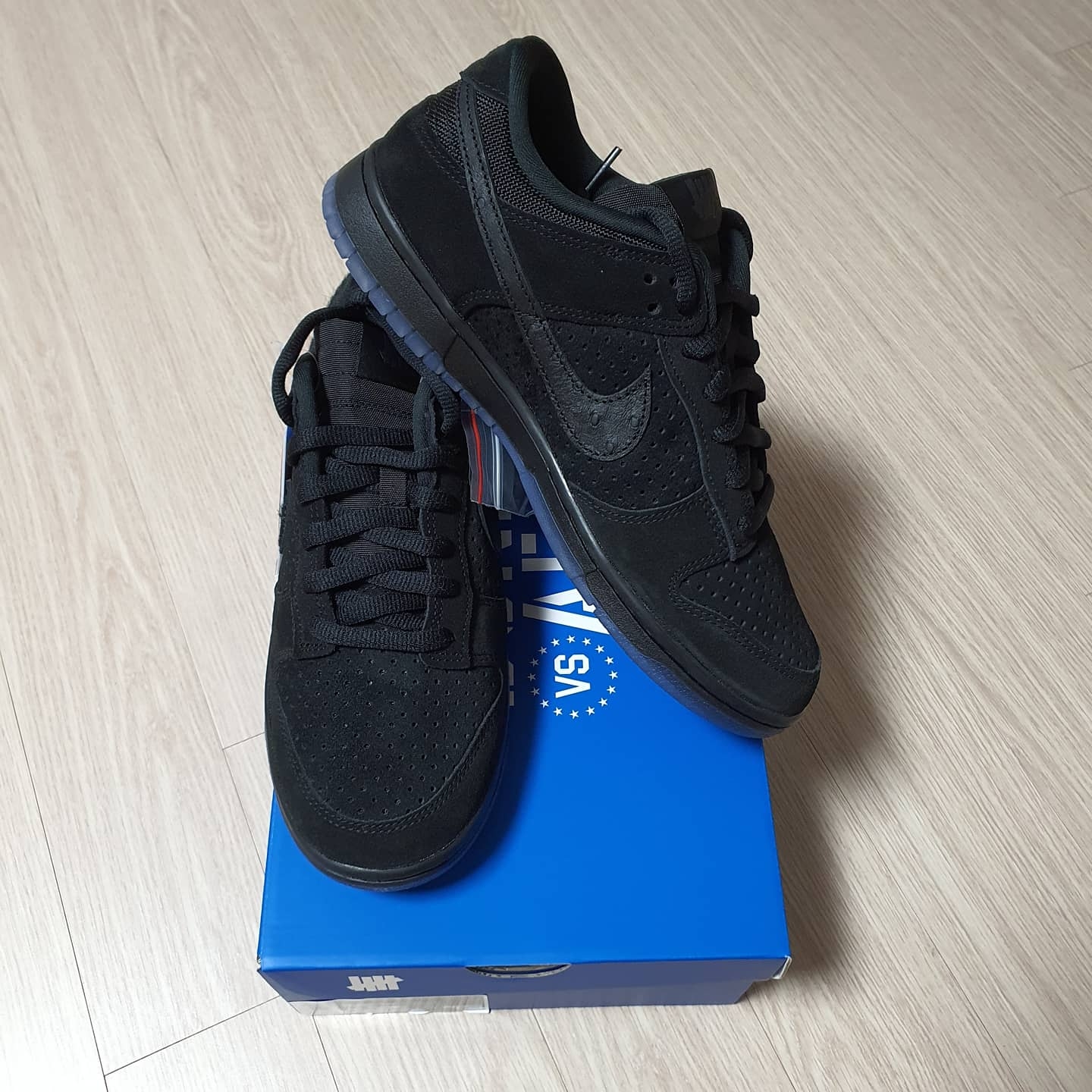 Nike x Undefeated Dunk Low SP 5 On It Black 착용 스타일 - 1