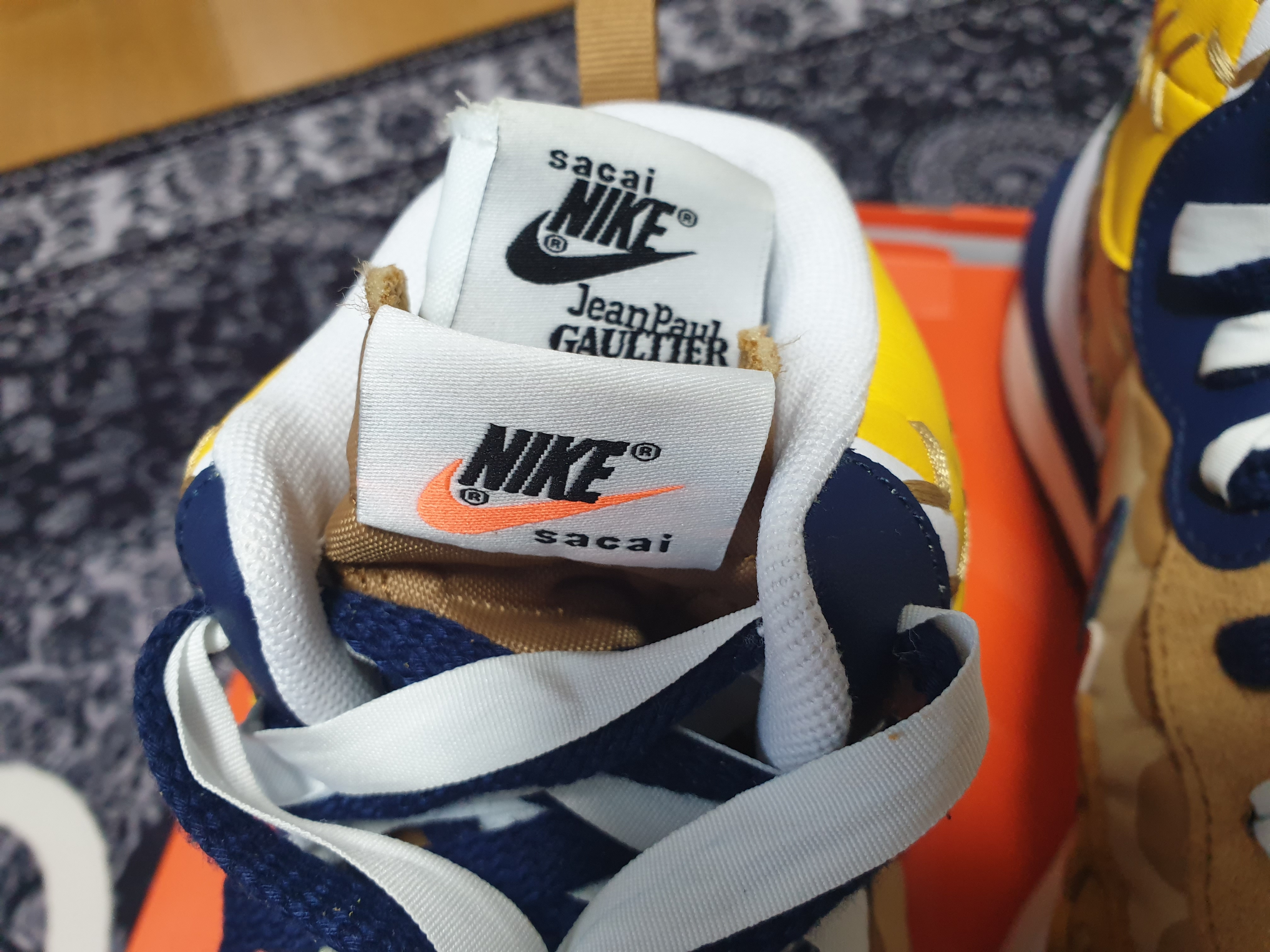 Nike x Sacai x Jean Paul Gaultier VaporWaffle Sesame Blue Void 착용 스타일 - 2