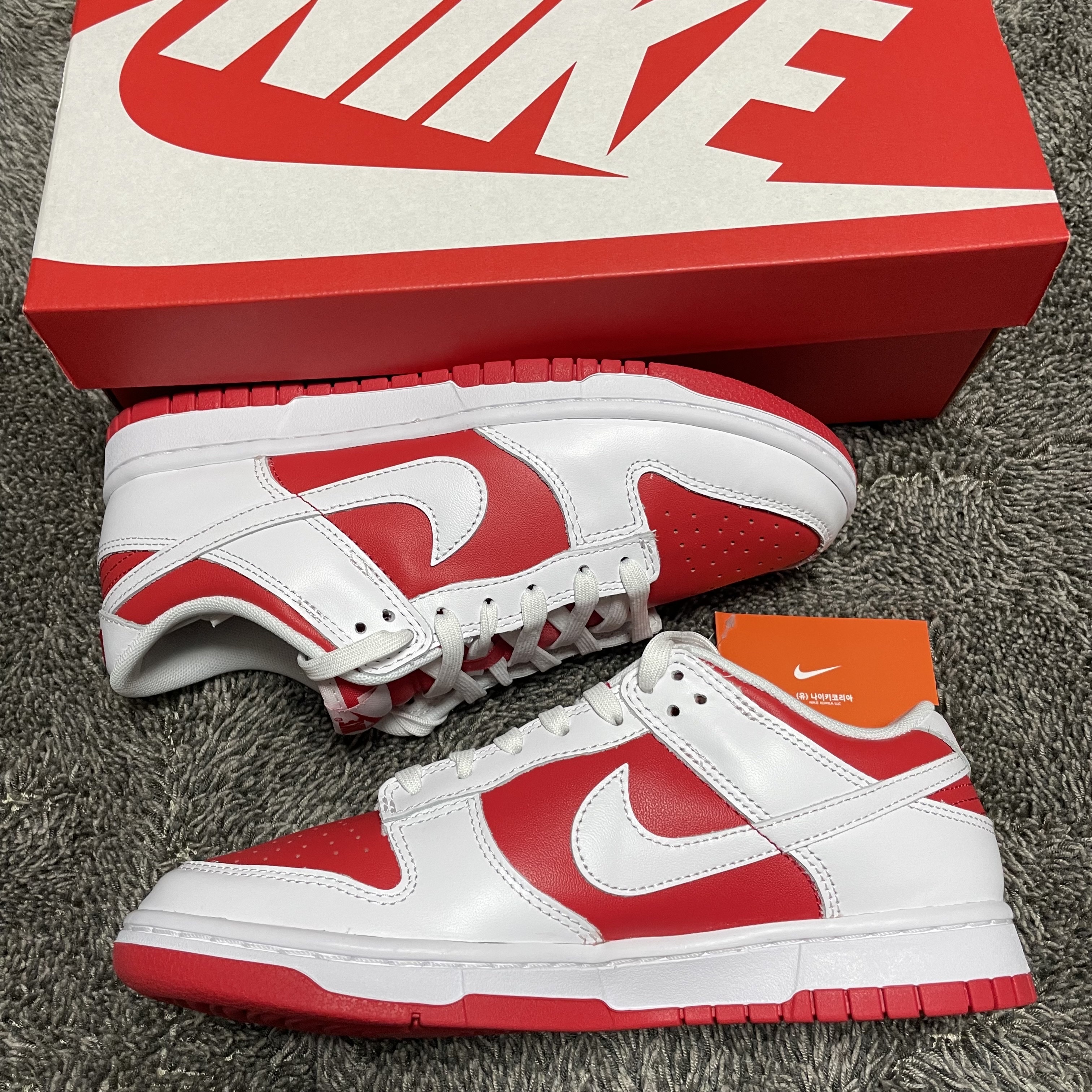 Nike Dunk Low Retro Championship Red 착용 스타일 - 2