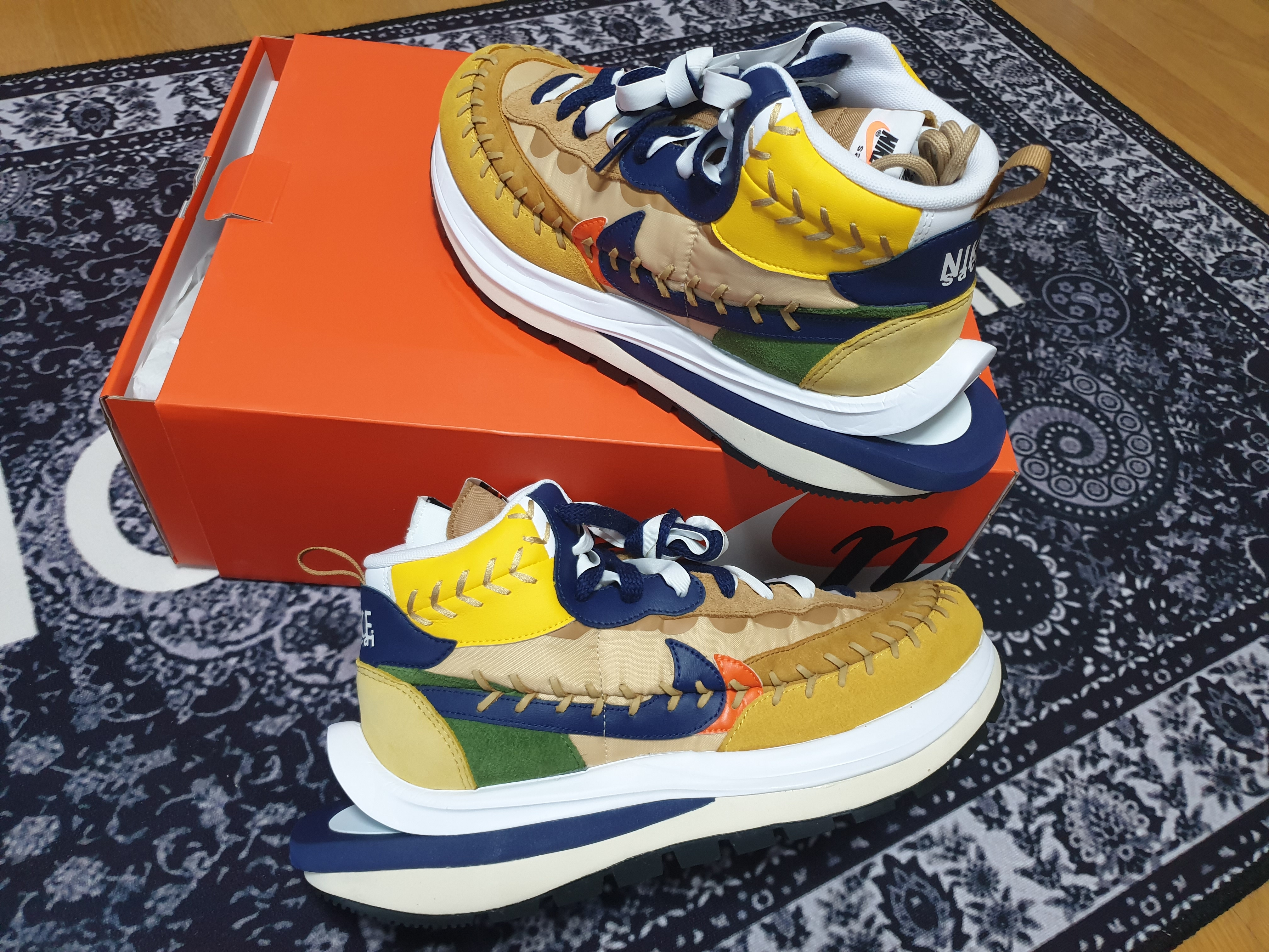 Nike x Sacai x Jean Paul Gaultier VaporWaffle Sesame Blue Void 착용 스타일 - 1