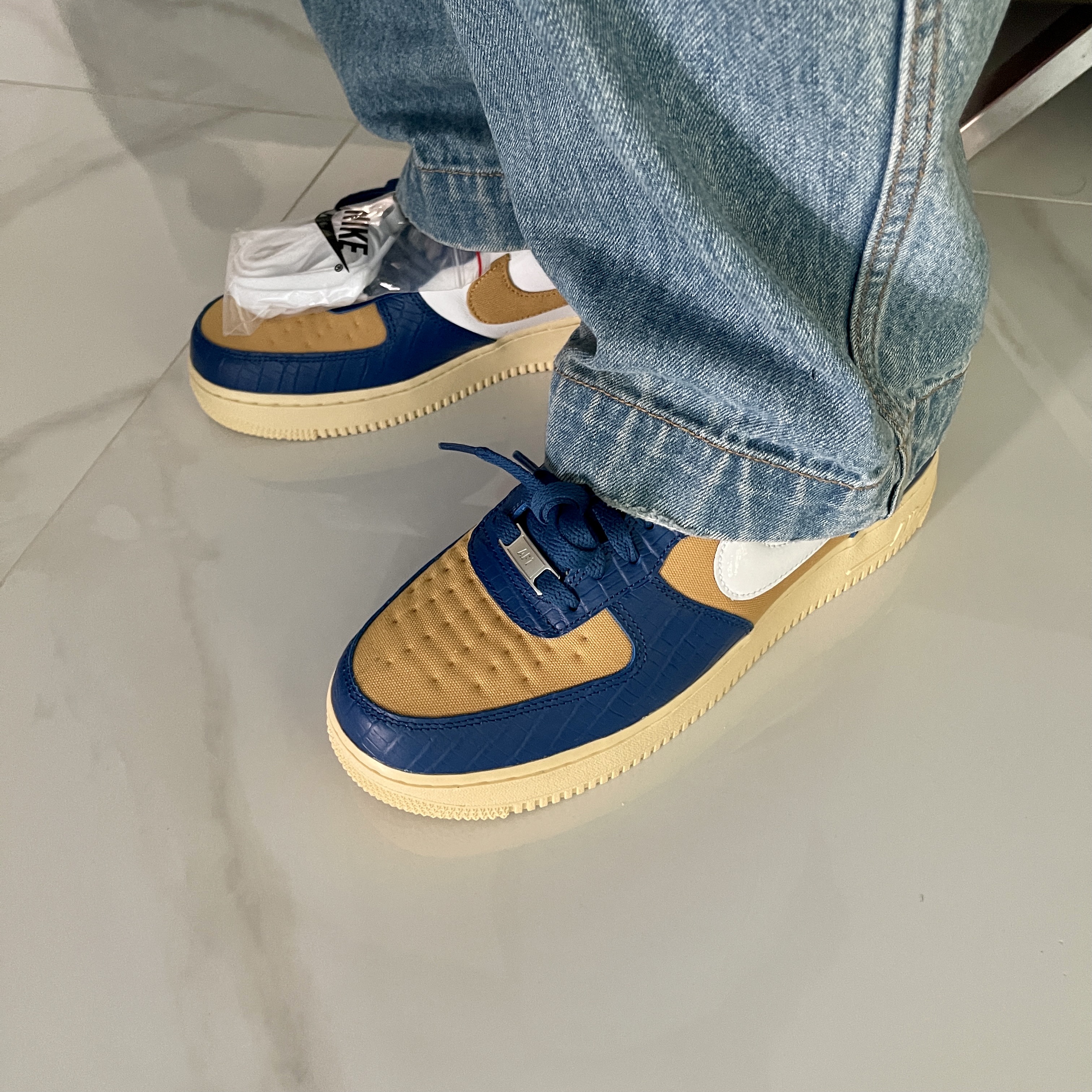 Nike x Undefeated Air Force 1 Low SP 5 On It Court Blue 착용 스타일 - 3