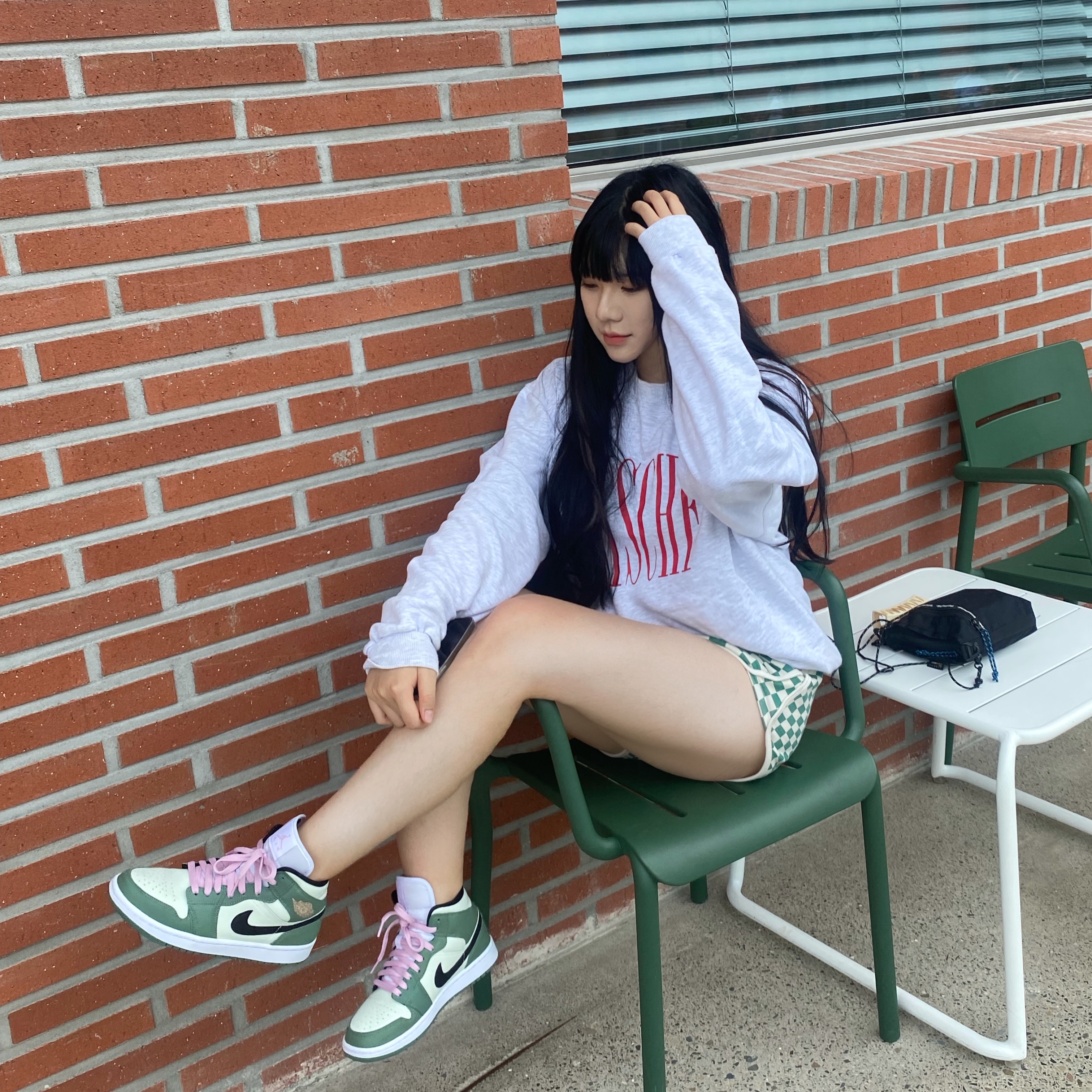 (W) Jordan 1 Mid SE Dutch Green 착용 스타일 - 1