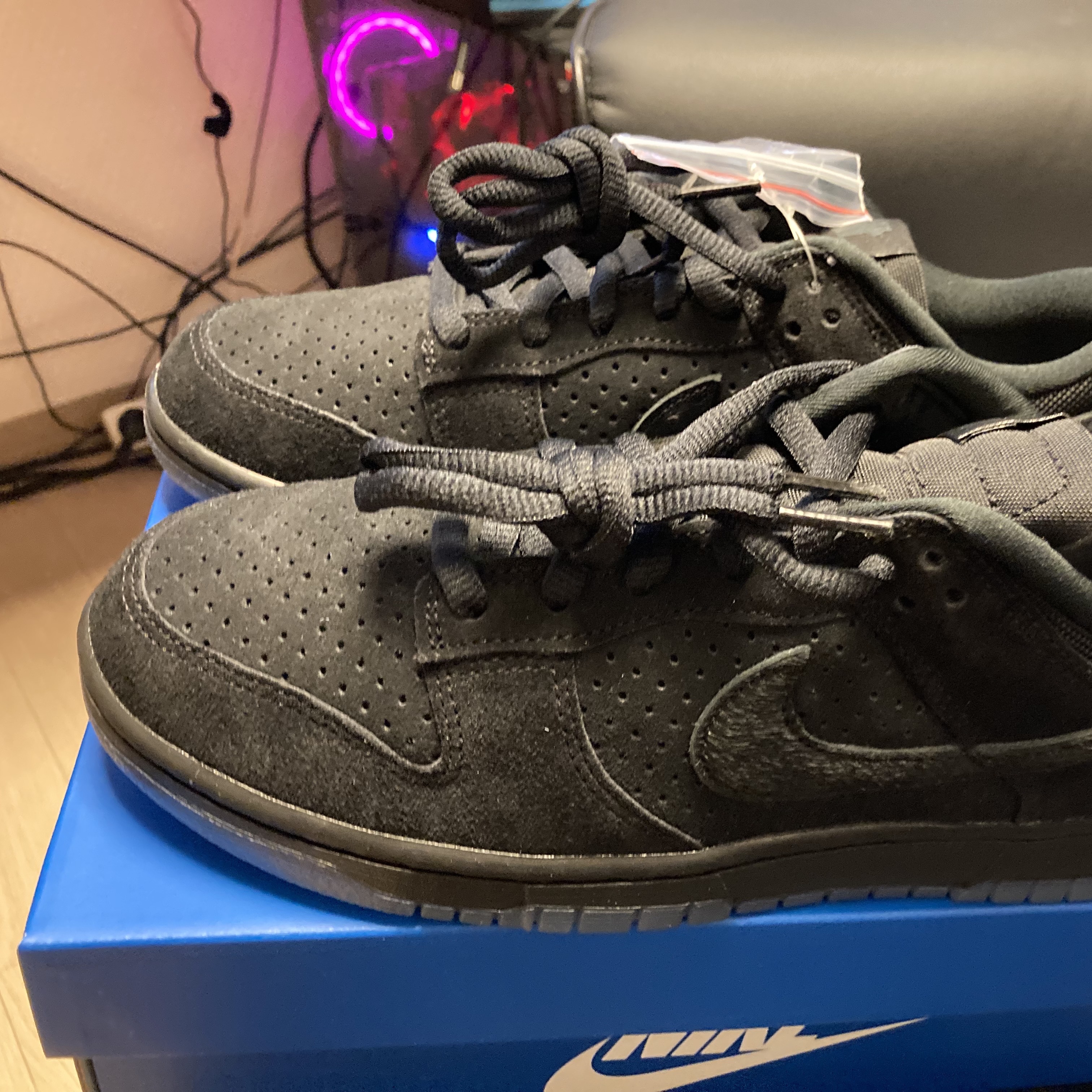 Nike x Undefeated Dunk Low SP 5 On It Black 착용 스타일