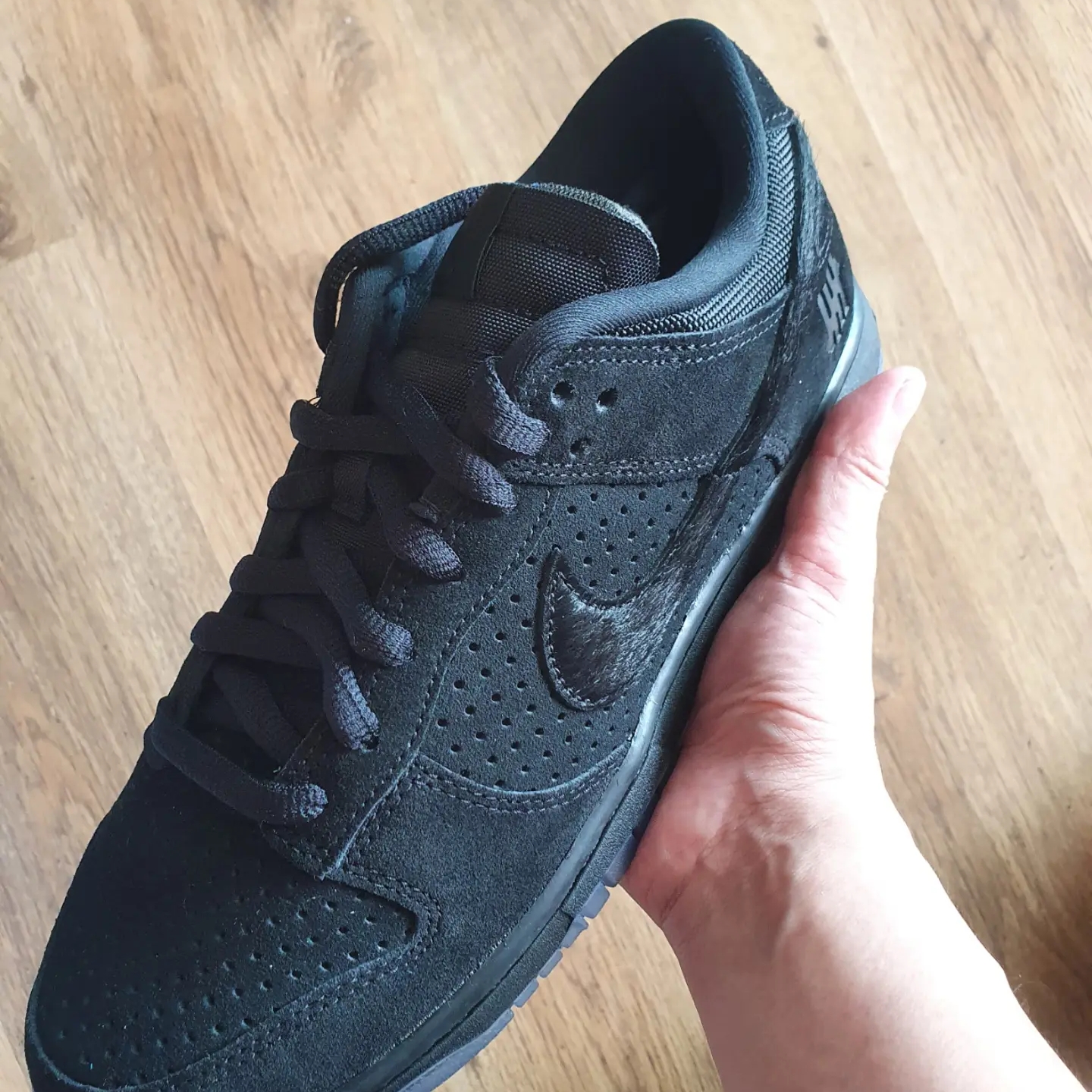 Nike x Undefeated Dunk Low SP 5 On It Black 착용 스타일 - 1