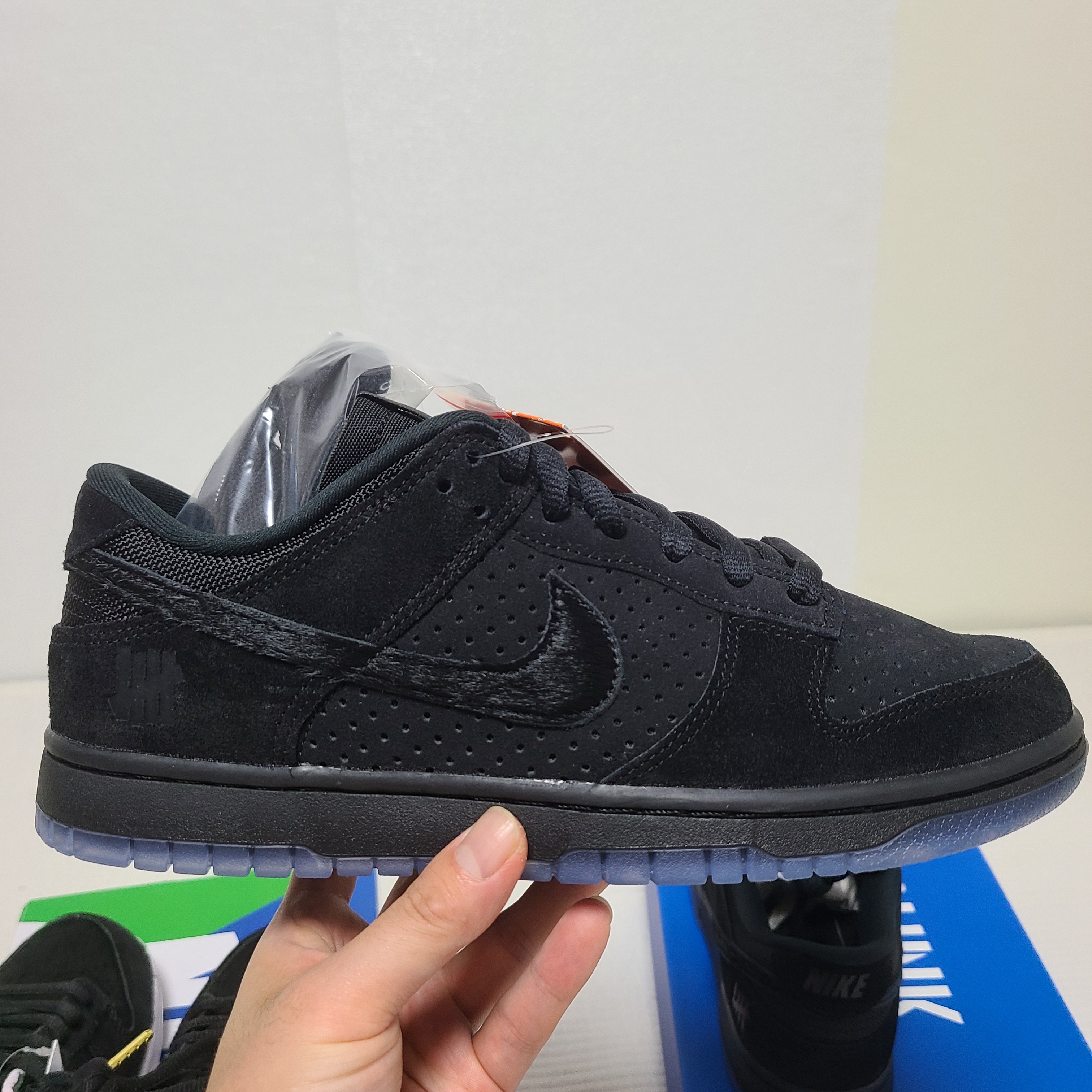 Nike x Undefeated Dunk Low SP 5 On It Black 착용 스타일 - 1