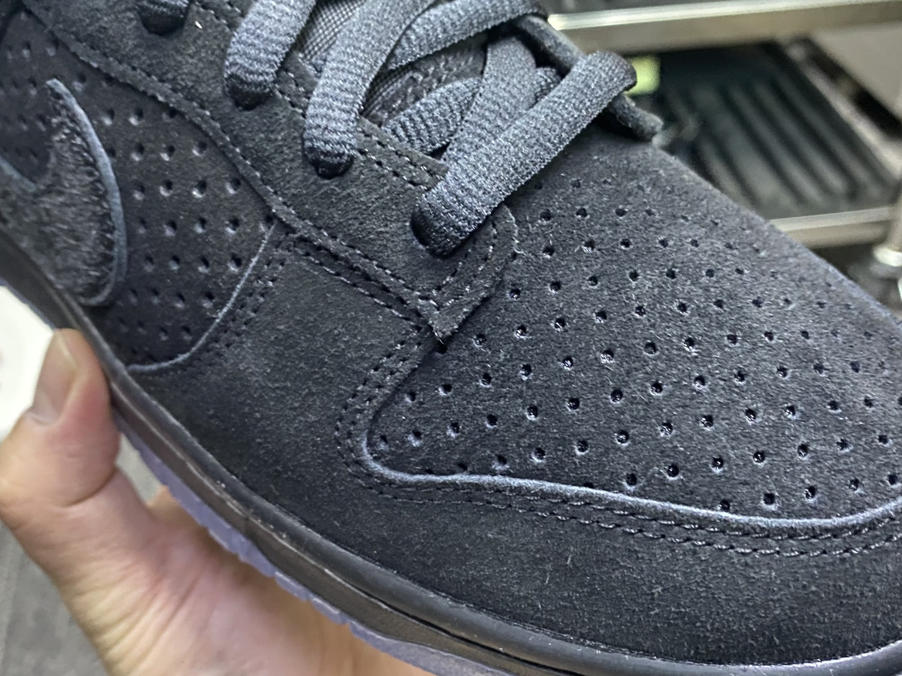 Nike x Undefeated Dunk Low SP 5 On It Black 착용 스타일 - 3