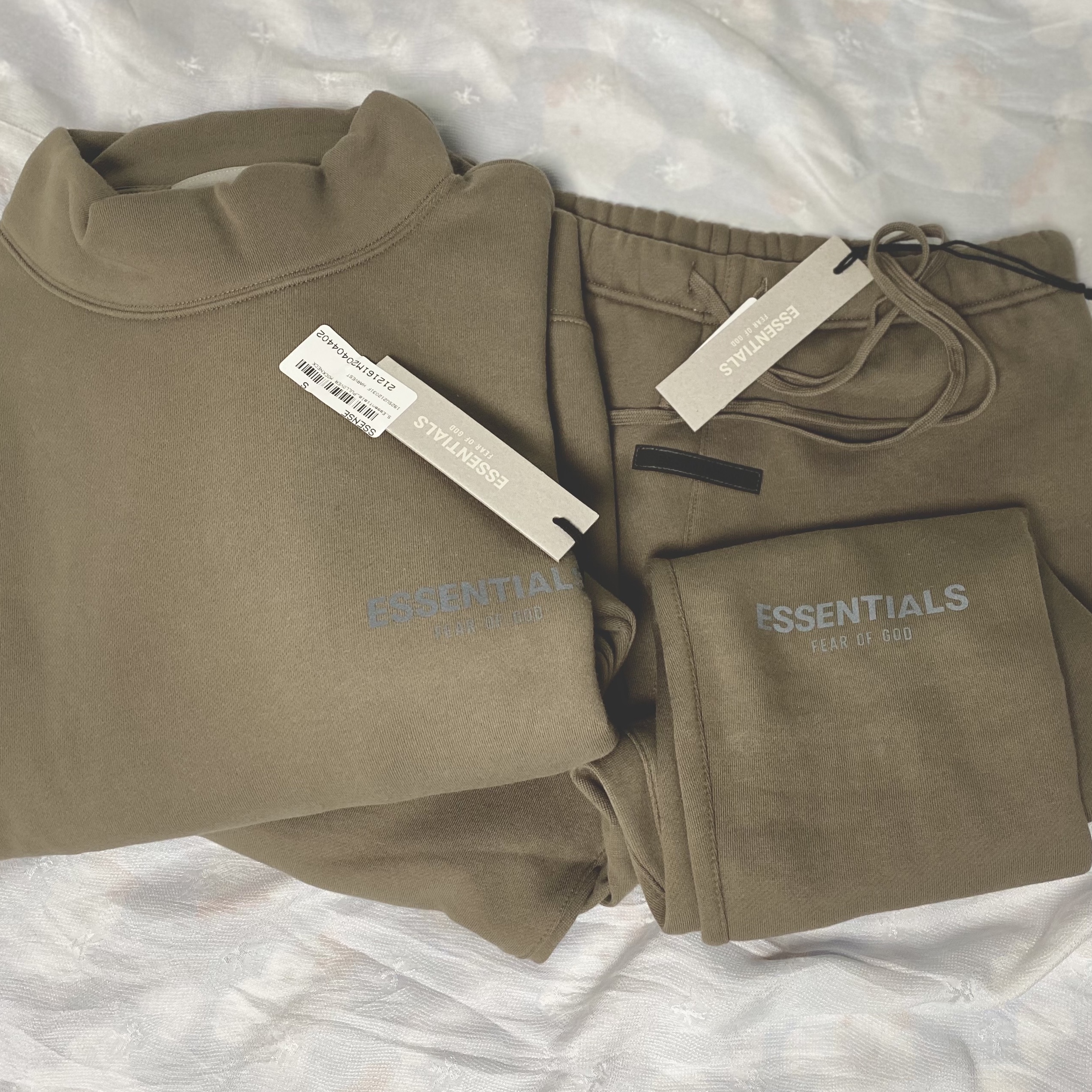 Essentials Pull-Over Mockneck Harvest - 21FW, Essentials Sweatpants Harvest - 21FW 착용 스타일 - 2