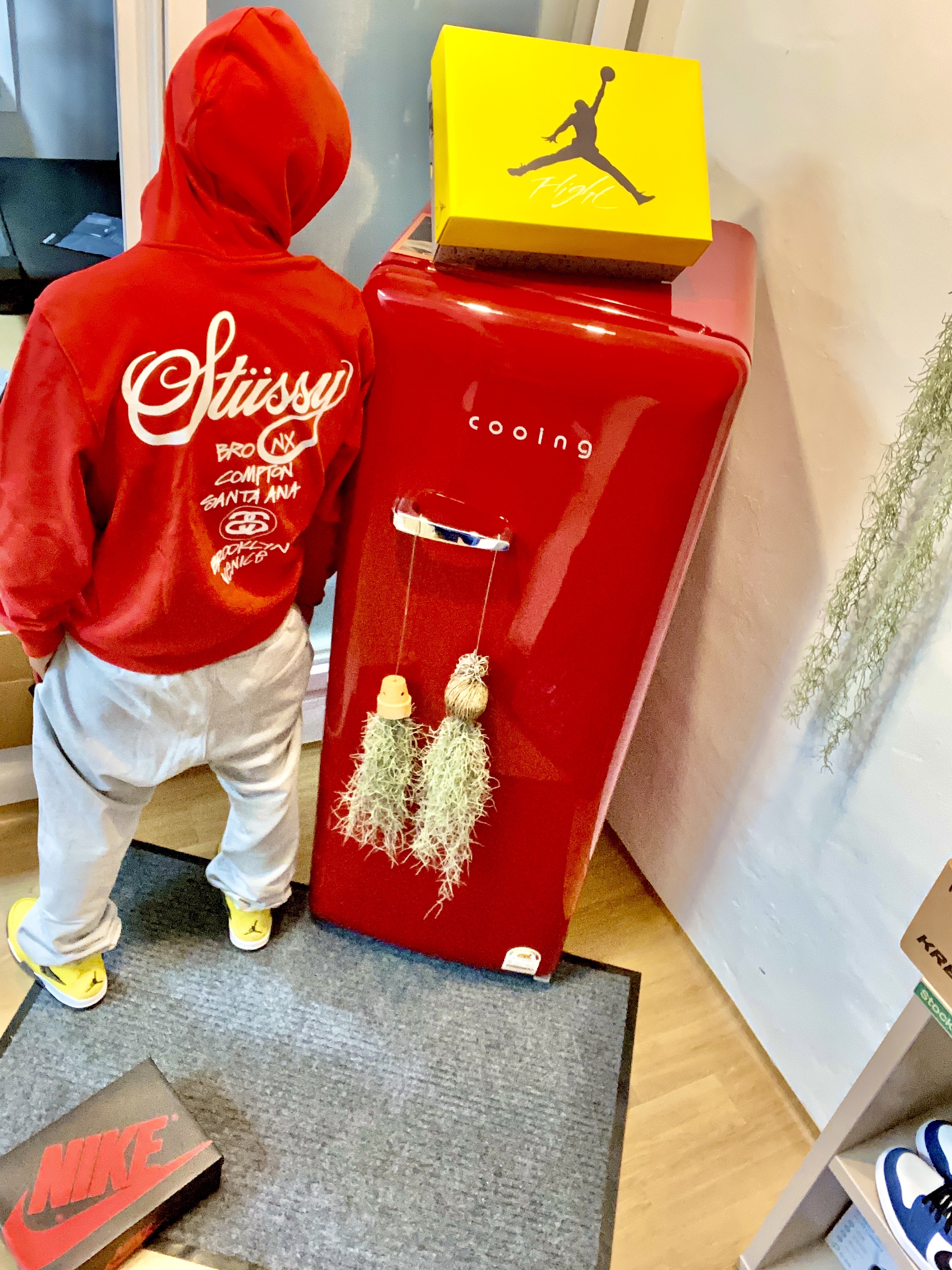 Stussy DSM World Tour Zip Hoodie Red 2021, Jordan 4 Retro Tour Yellow 착용 스타일