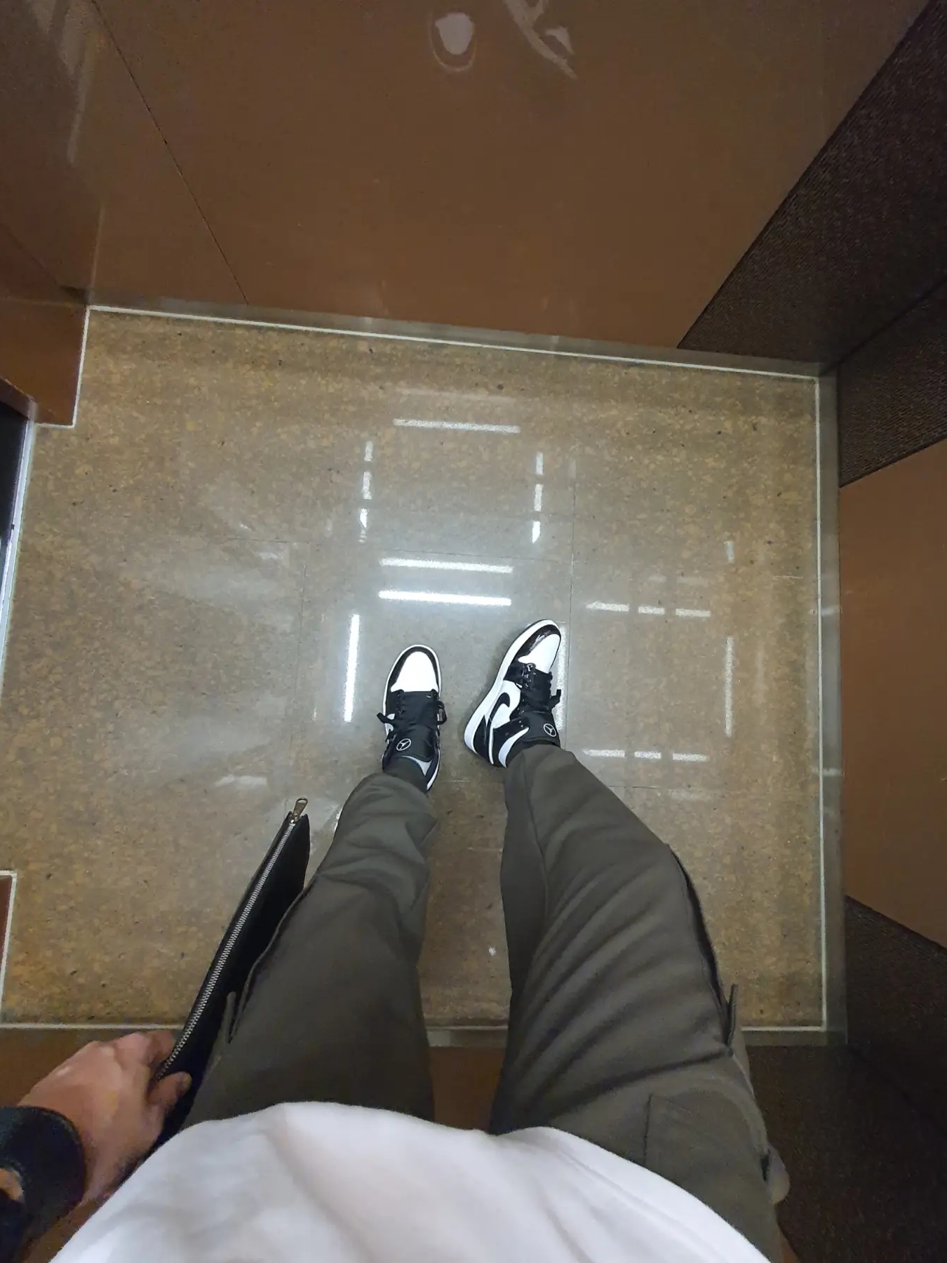 Jordan 1 Mid SE ASW Black 착용 스타일 - 2