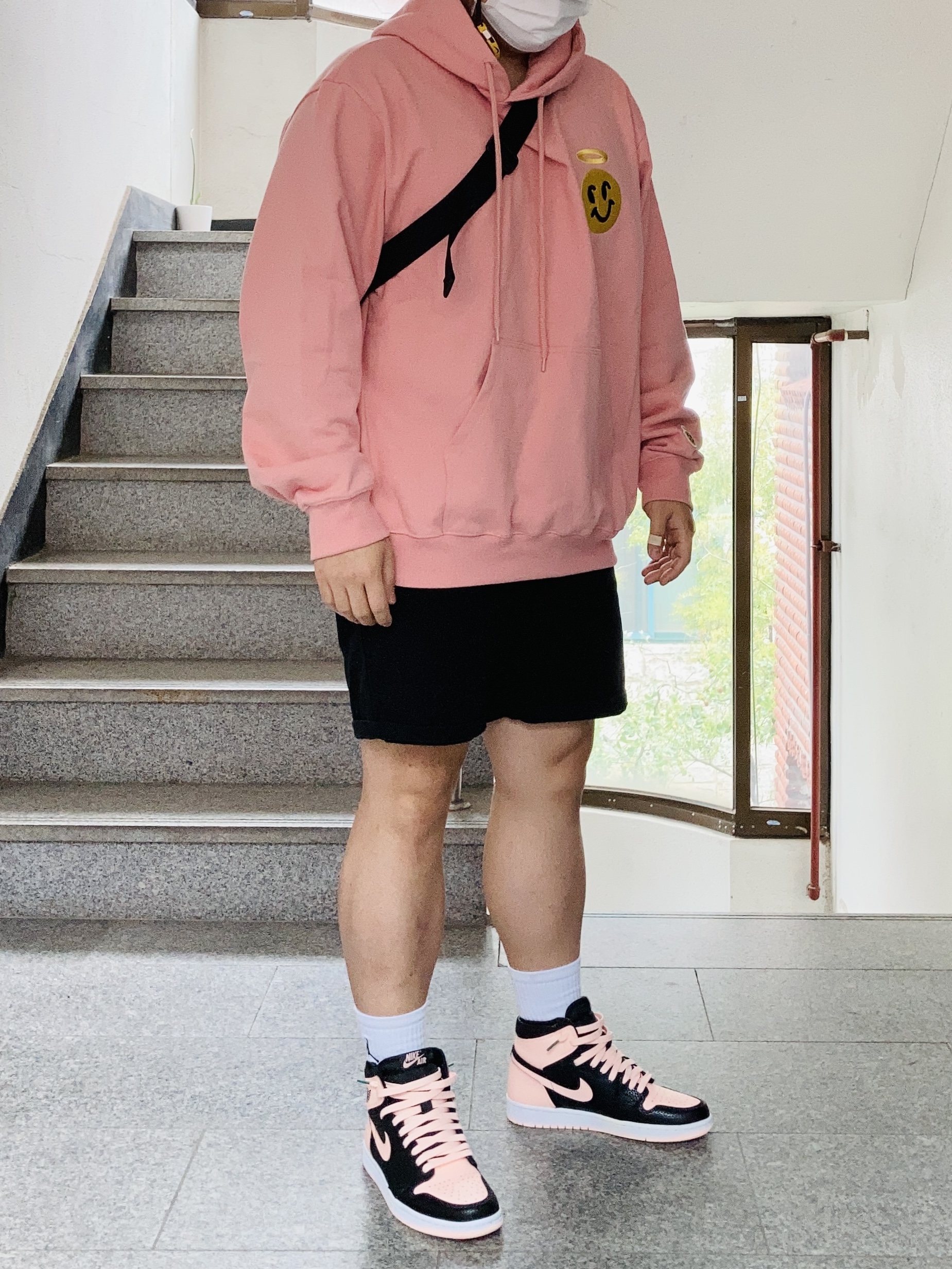 Jordan 1 Retro High OG Crimson Tint 착용 스타일 - 2