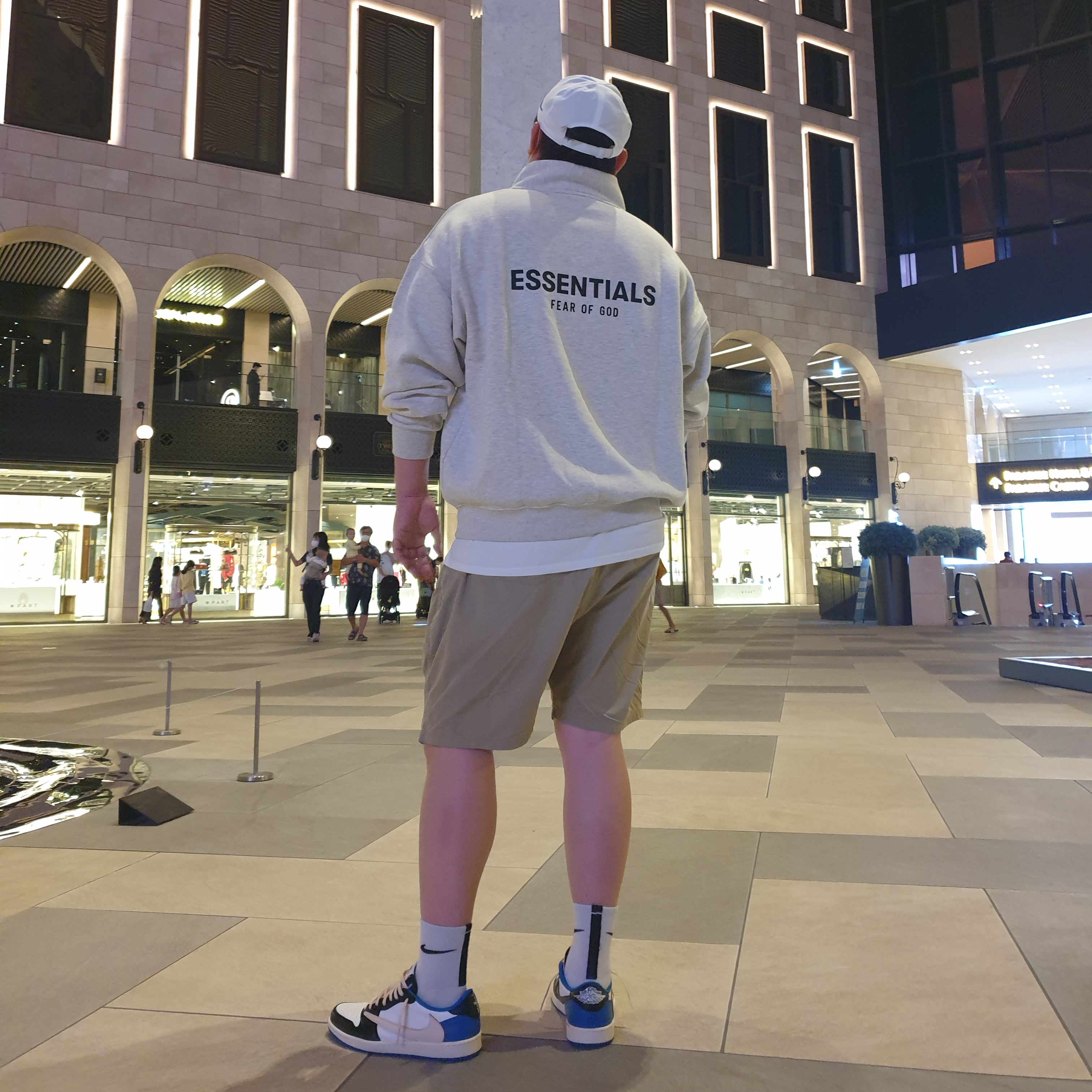 Essentials Mockneck Half-Zip Oatmeal - 21SS, Jordan 1 x Travis Scott x Fragment Retro Low OG SP Military Blue 착용 스타일 - 1