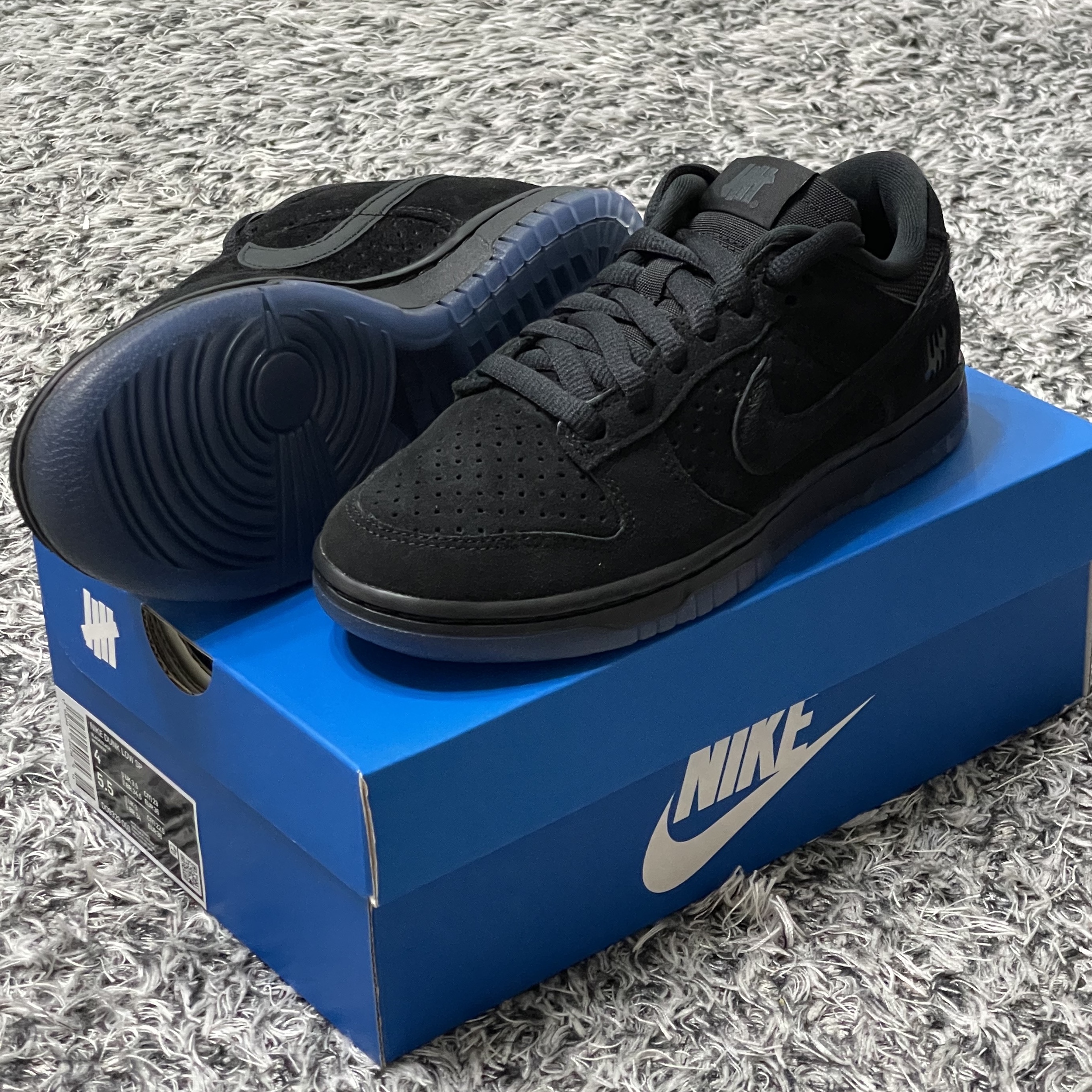 Nike x Undefeated Dunk Low SP 5 On It Black 착용 스타일 - 1