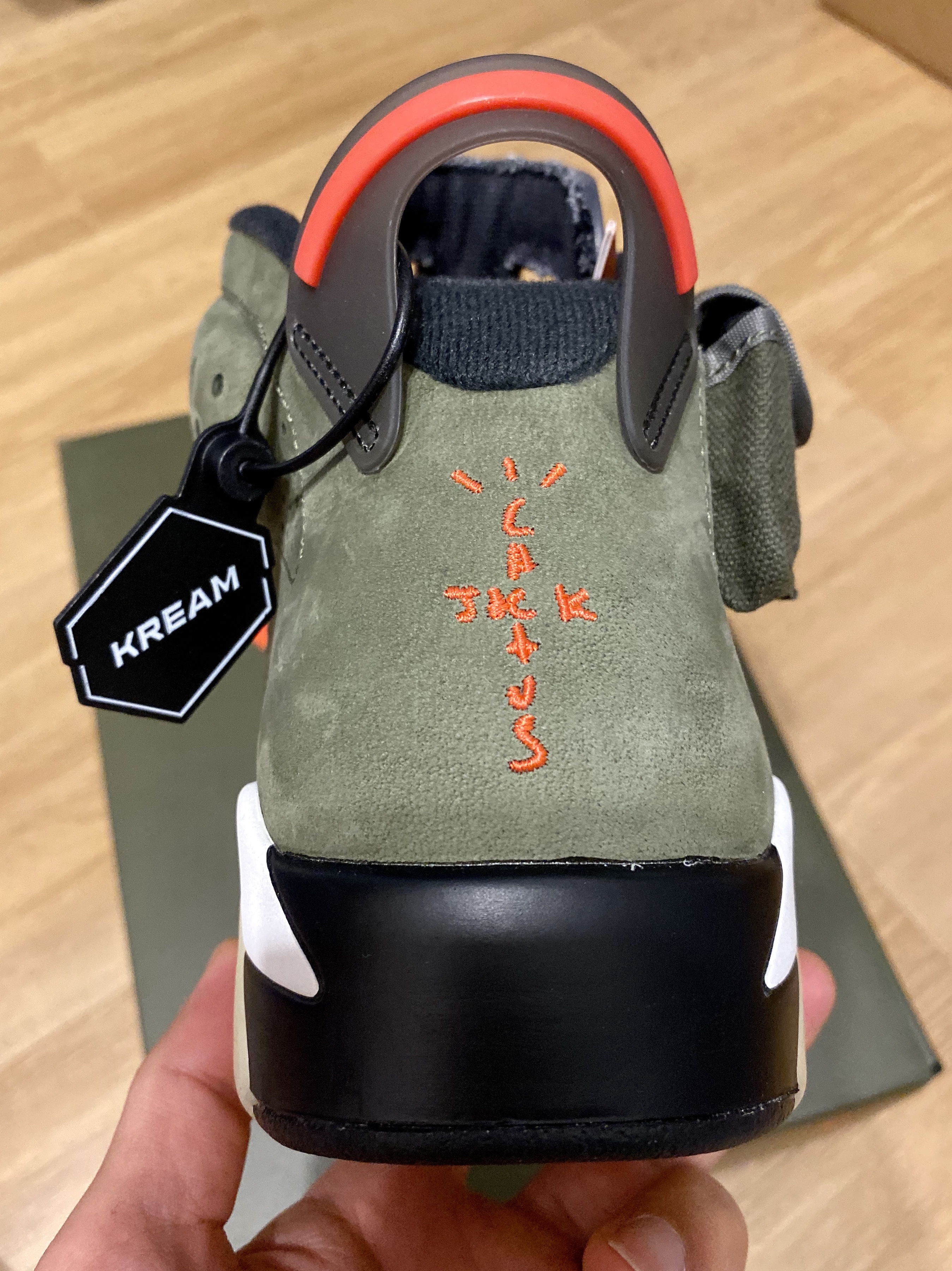 Jordan 6 x Travis Scott Retro Olive, Jordan 6 x Travis Scott Retro SP British Khaki 착용 스타일 - 5