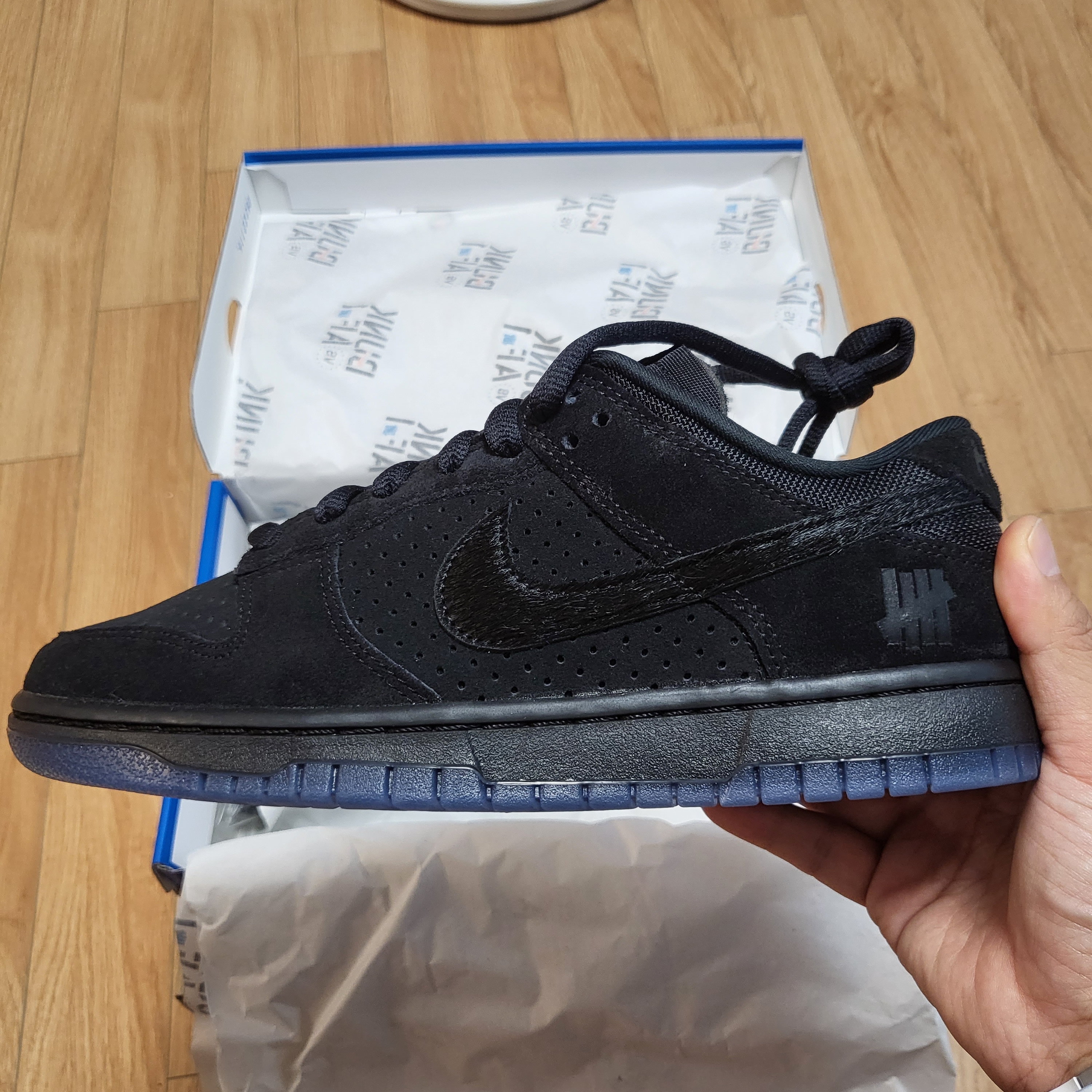Nike x Undefeated Dunk Low SP 5 On It Black 착용 스타일 - 5
