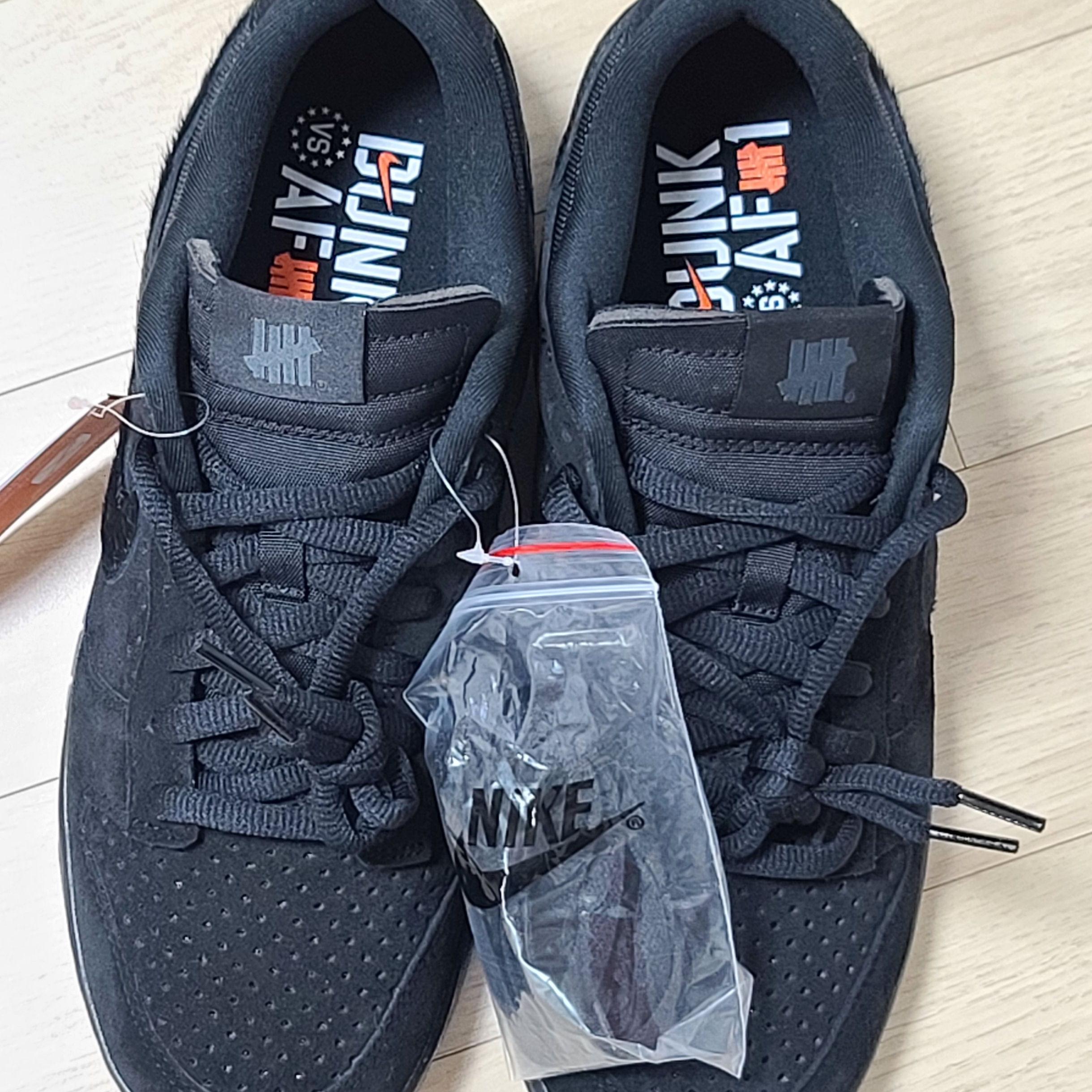 Nike x Undefeated Dunk Low SP 5 On It Black 착용 스타일 - 2