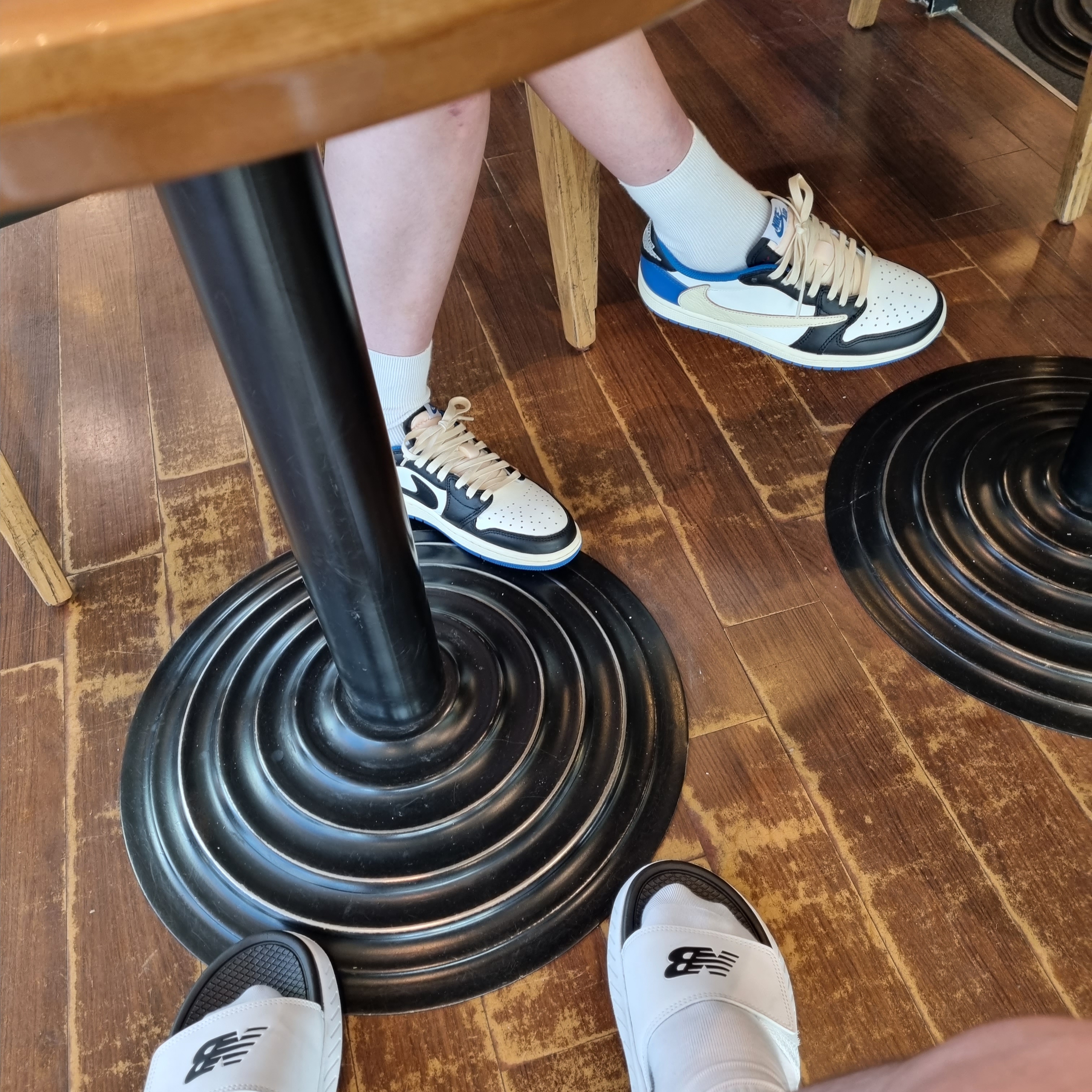 Jordan 1 x Travis Scott x Fragment Retro Low OG SP Military Blue 착용 스타일 - 2