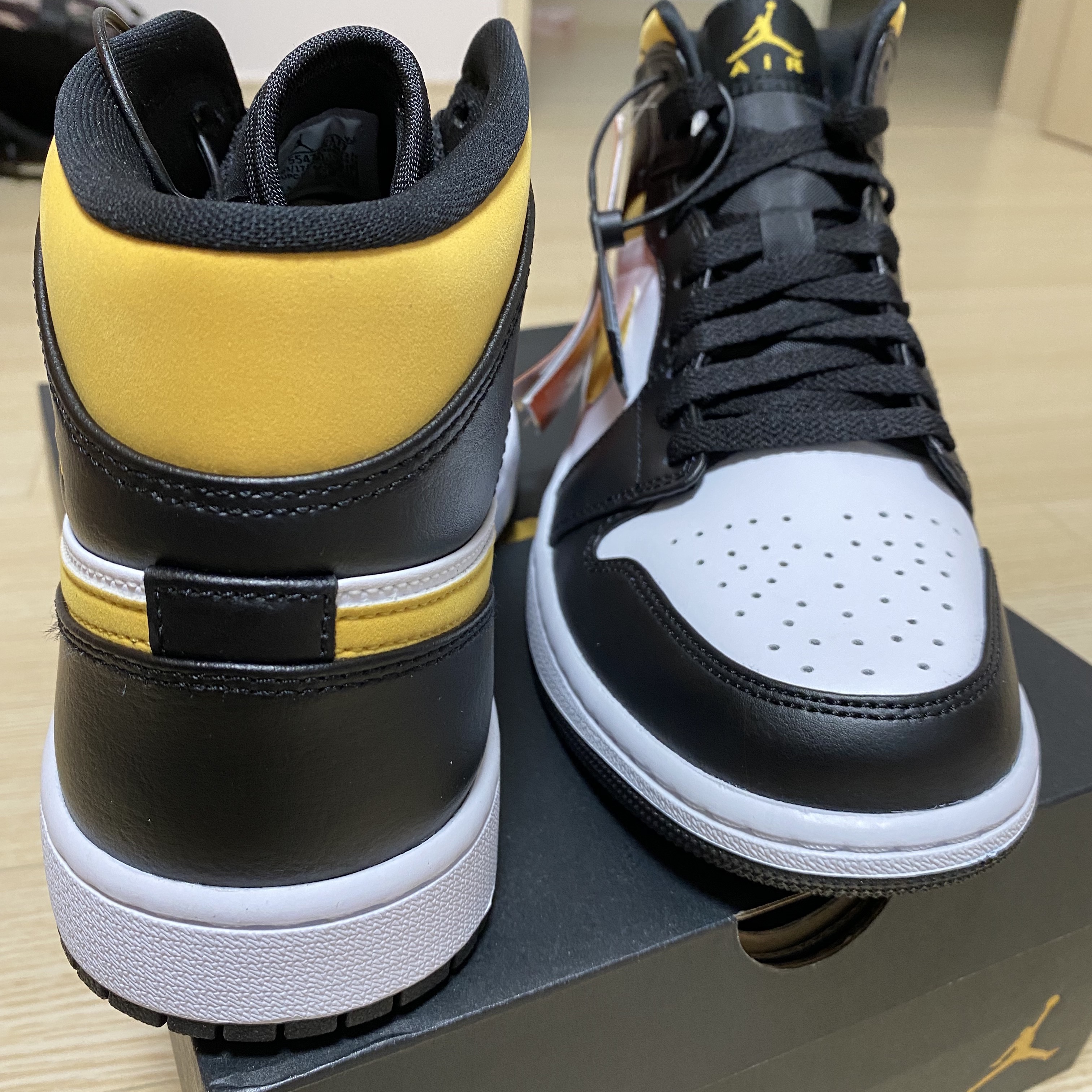 Jordan 1 Mid Pollen 착용 스타일 - 2