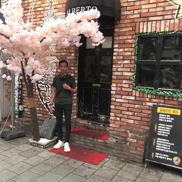 Adidas Yeezy Boost 350 V2 Hyperspace 착용 스타일