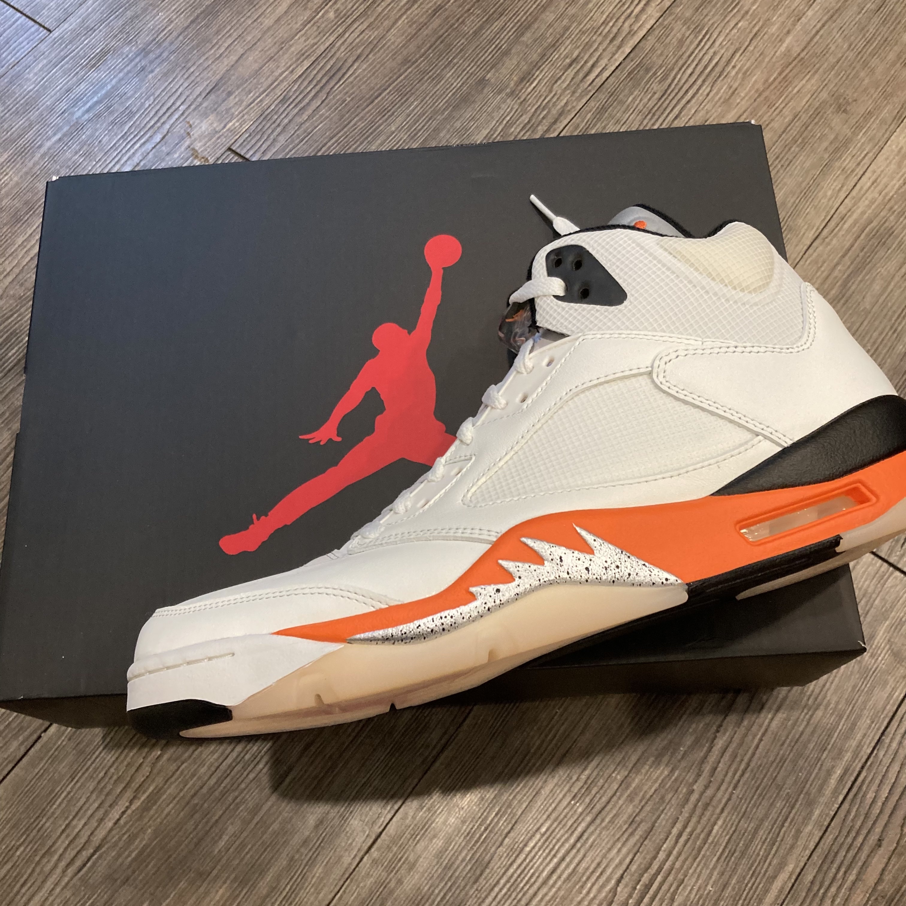 Jordan 5 Retro Orange Blaze 착용 스타일 - 1