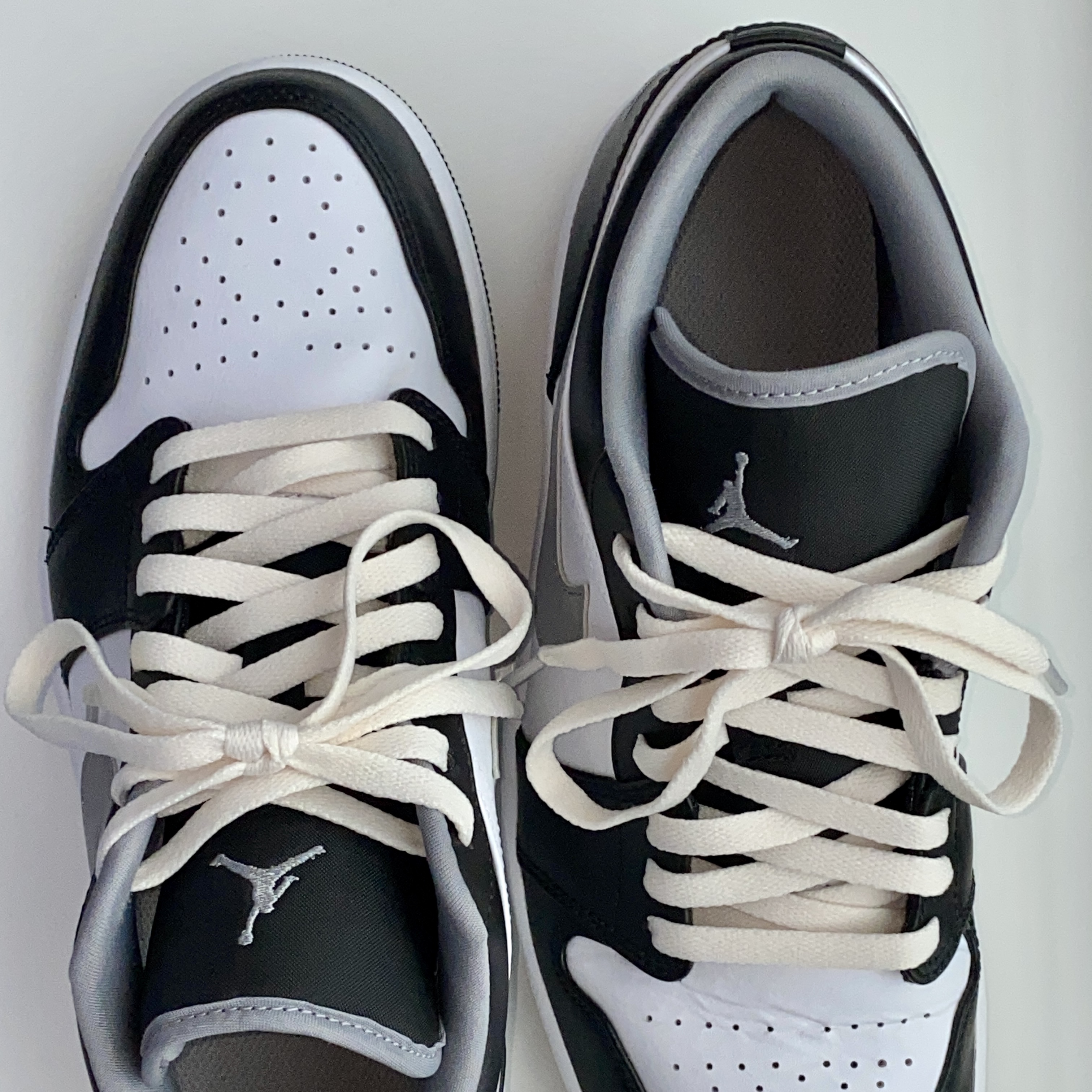 Jordan 1 Low Black Particle Grey 착용 스타일 - 2