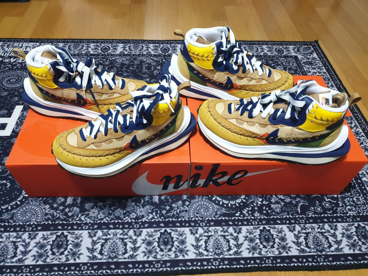 Nike x Sacai x Jean Paul Gaultier VaporWaffle Sesame Blue Void 착용 스타일 - 1