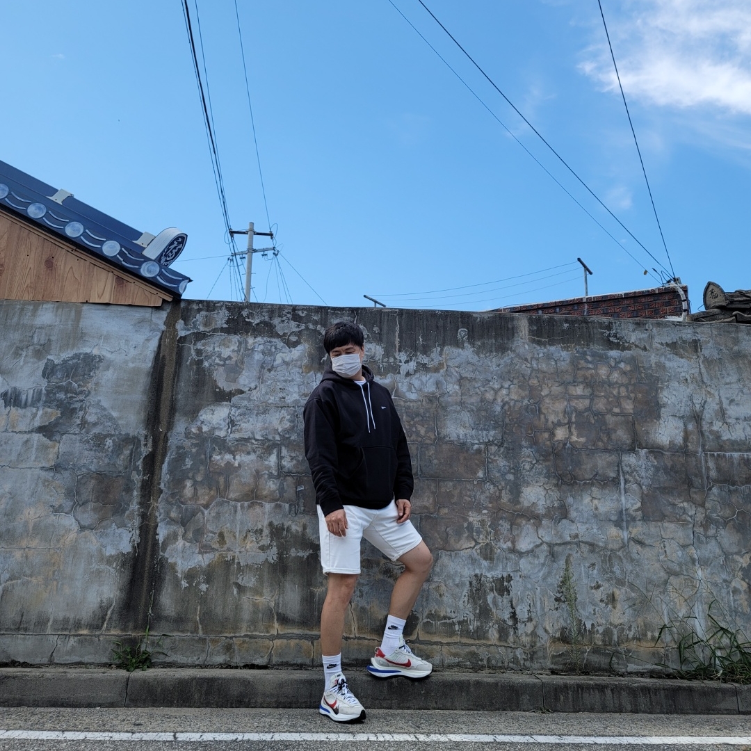 Nike x Sacai VaporWaffle Royal Fuchsia, Nike NRG Solo Swoosh Fleece Hoodie Black White - US/EU 착용 스타일 - 1