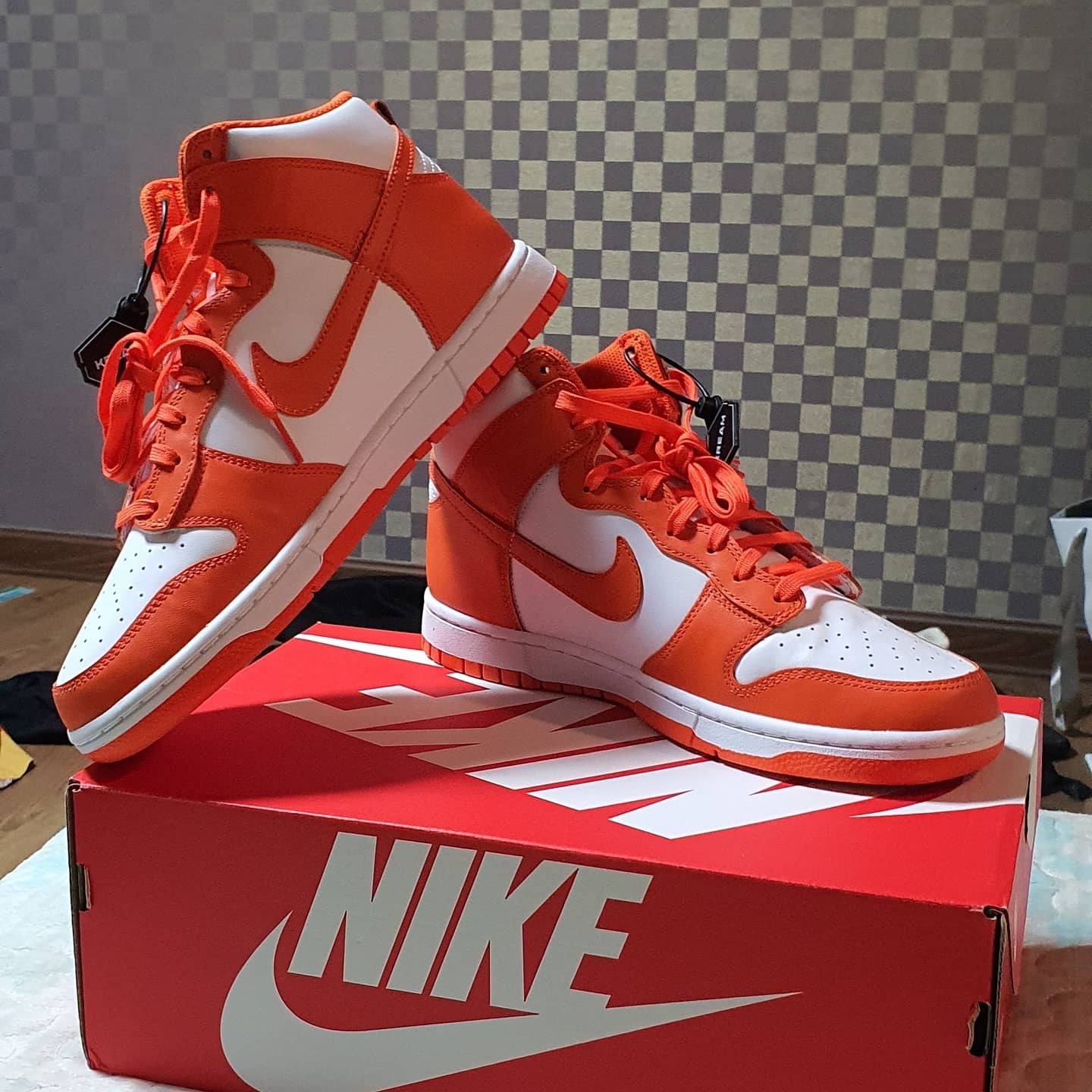 Nike Dunk High Retro Orange Blaze 착용 스타일 - 2