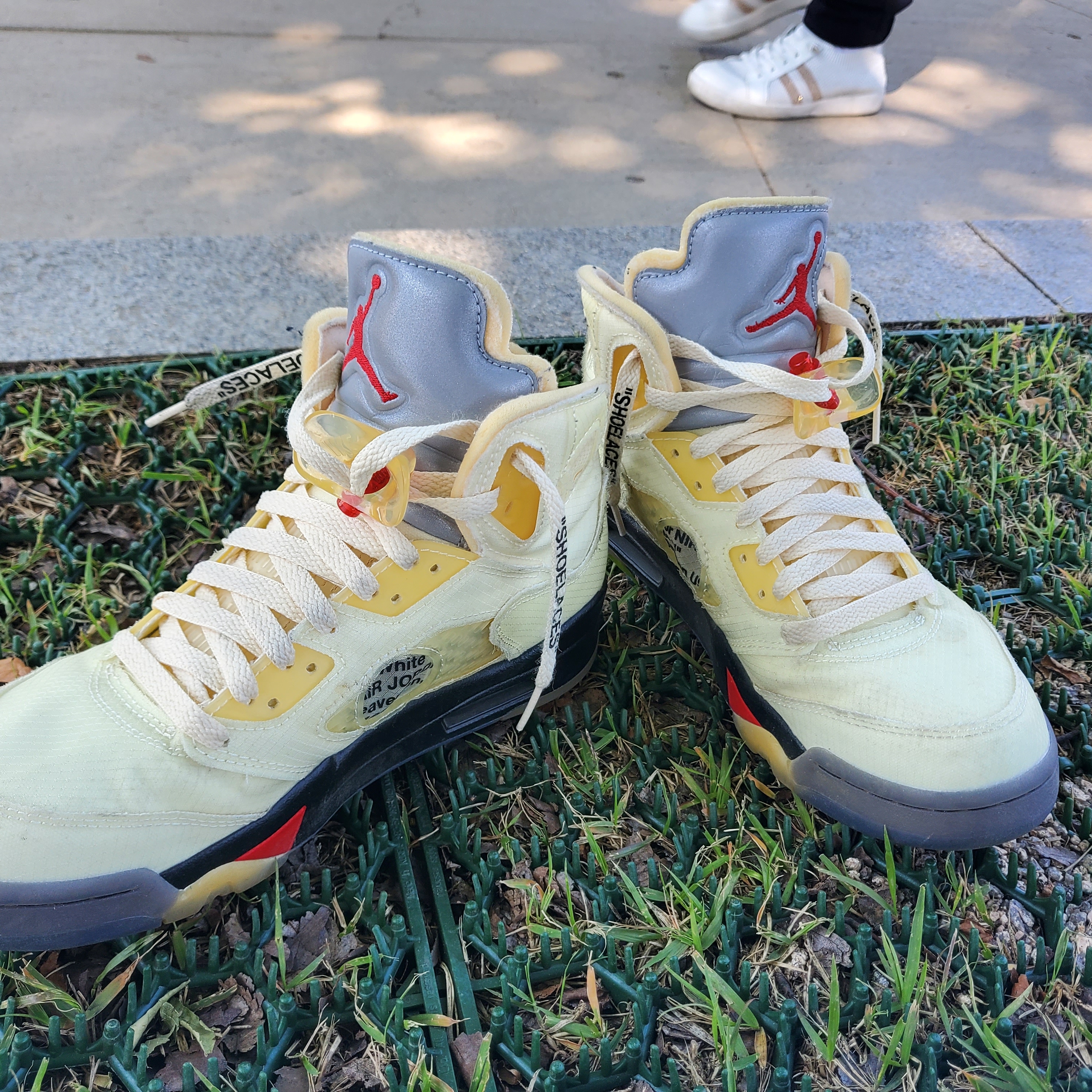 Jordan 5 x Off-White Retro SP Sail Fire Red 착용 스타일 - 3