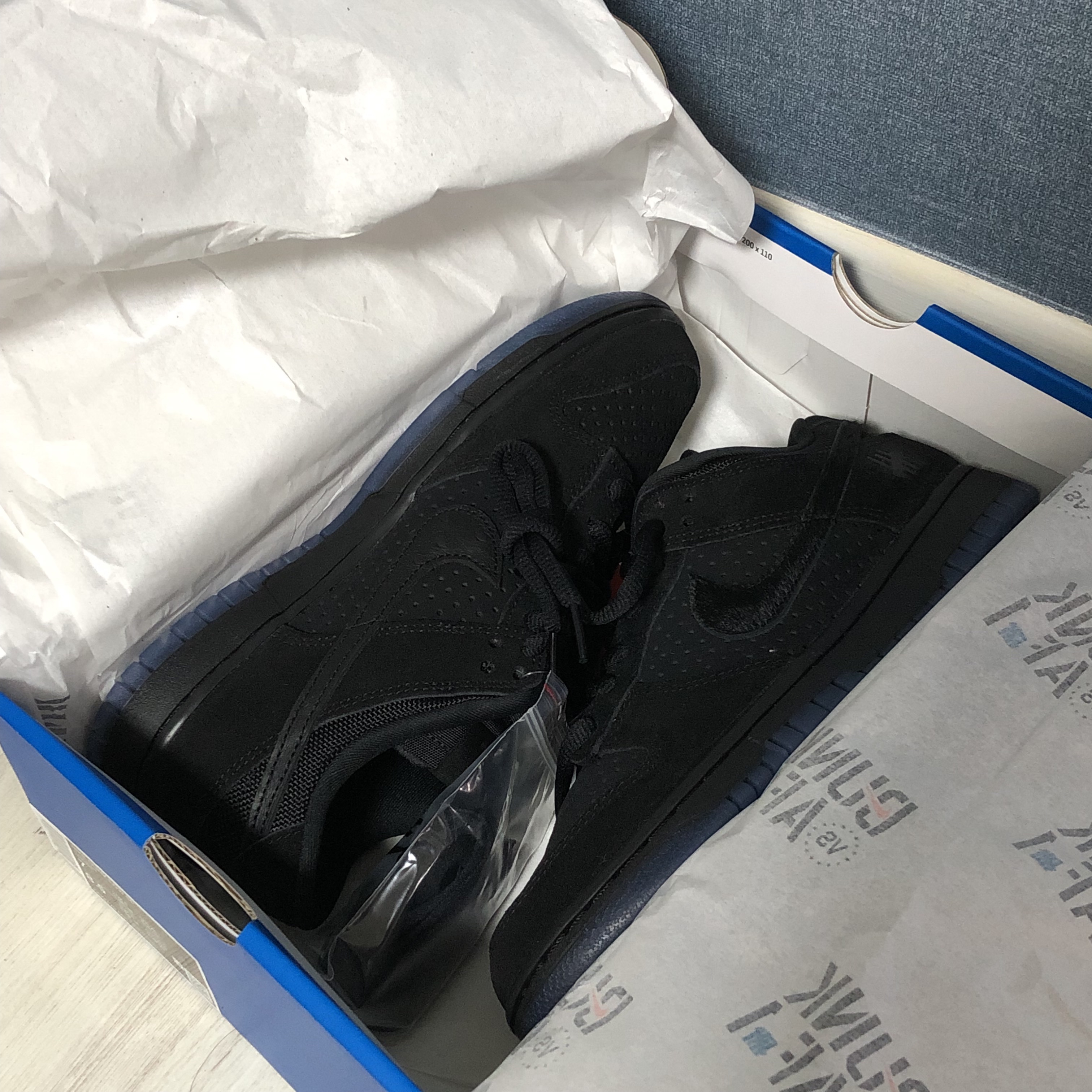 Nike x Undefeated Dunk Low SP 5 On It Black 착용 스타일 - 3