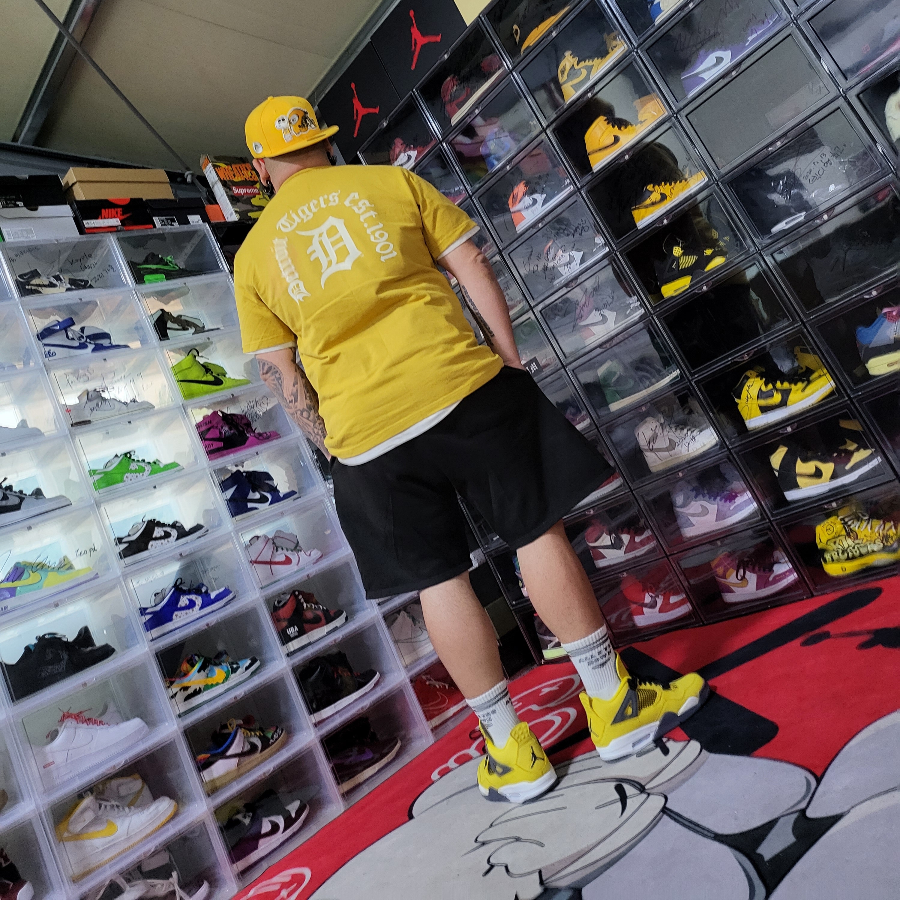 Jordan 4 Retro Tour Yellow 착용 스타일