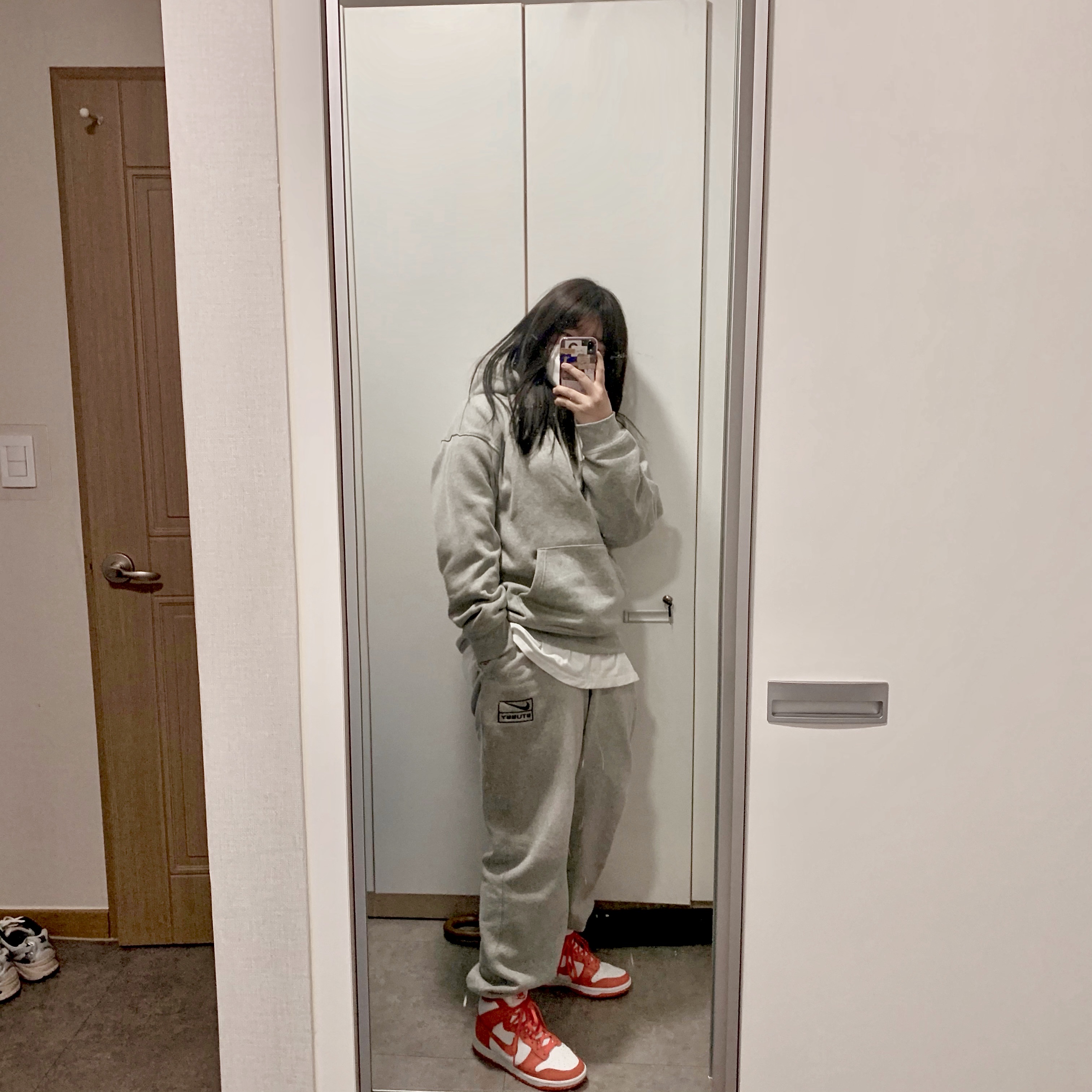 Nike Dunk High Retro Orange Blaze, Nike x Stussy NRG BR Fleece Pants Grey 착용 스타일