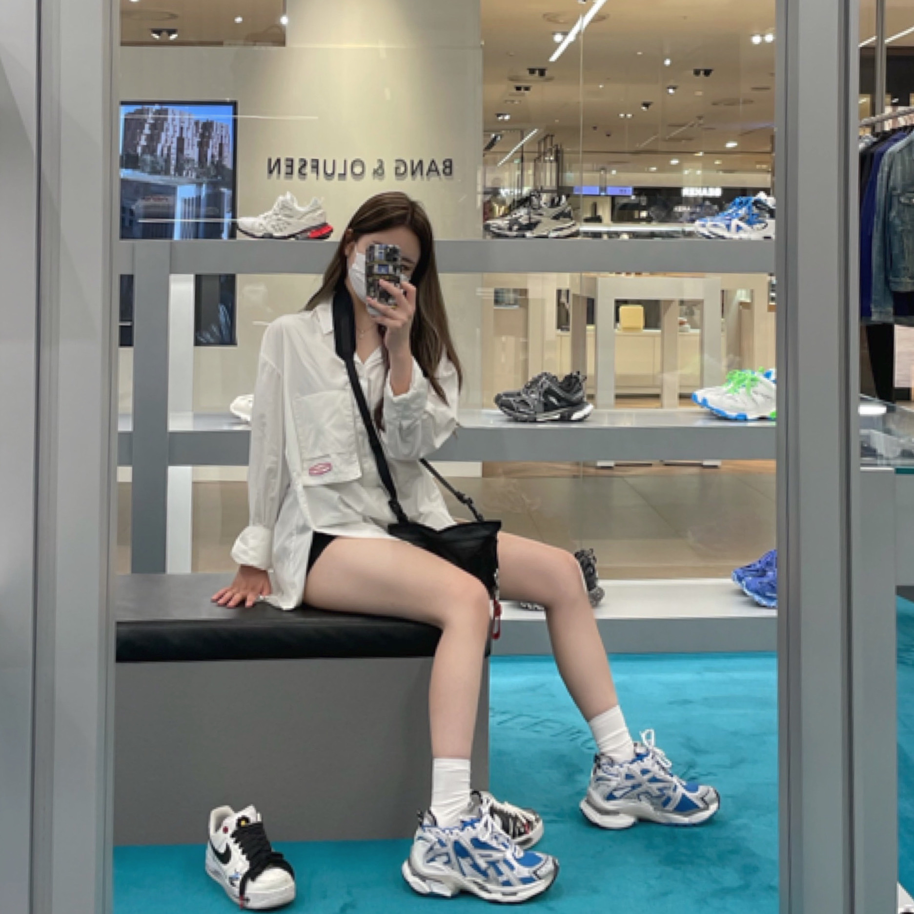 Balenciaga Runner Sneakers Blue White 착용 스타일