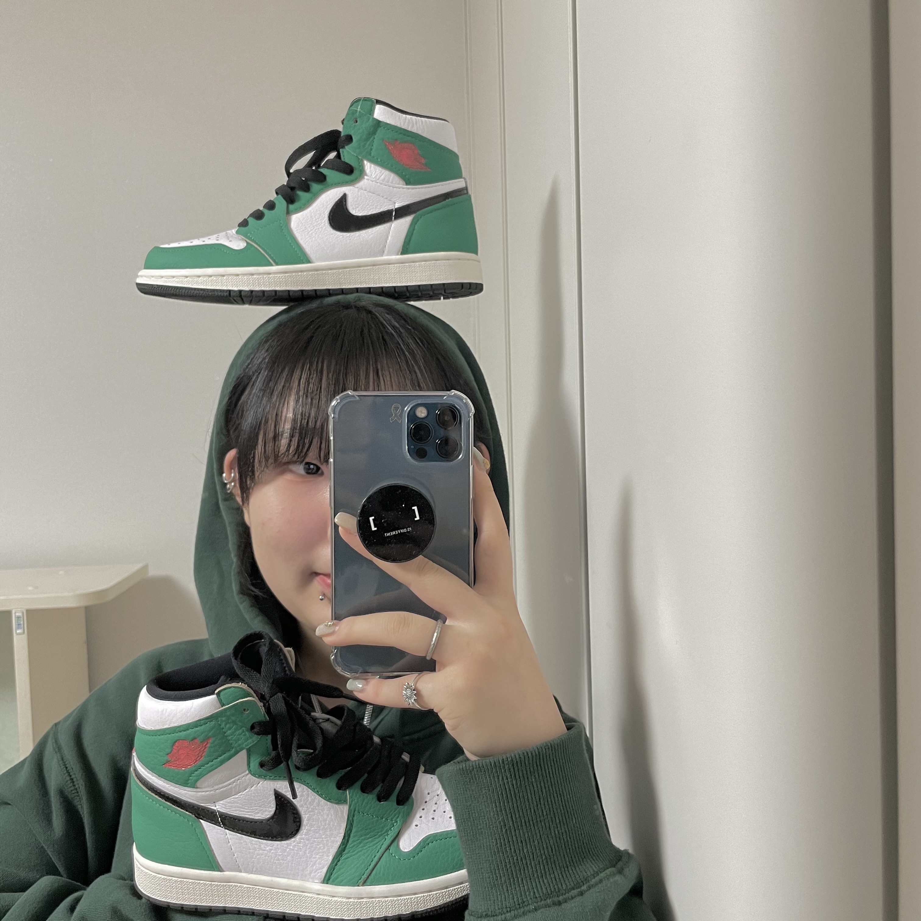 (W) Jordan 1 Retro High OG Lucky Green 착용 스타일 - 2