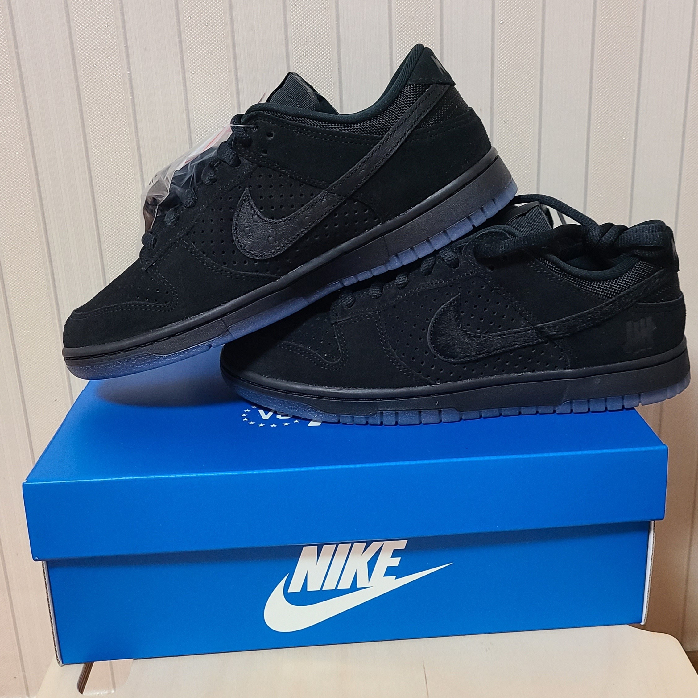 Nike x Undefeated Dunk Low SP 5 On It Black 착용 스타일