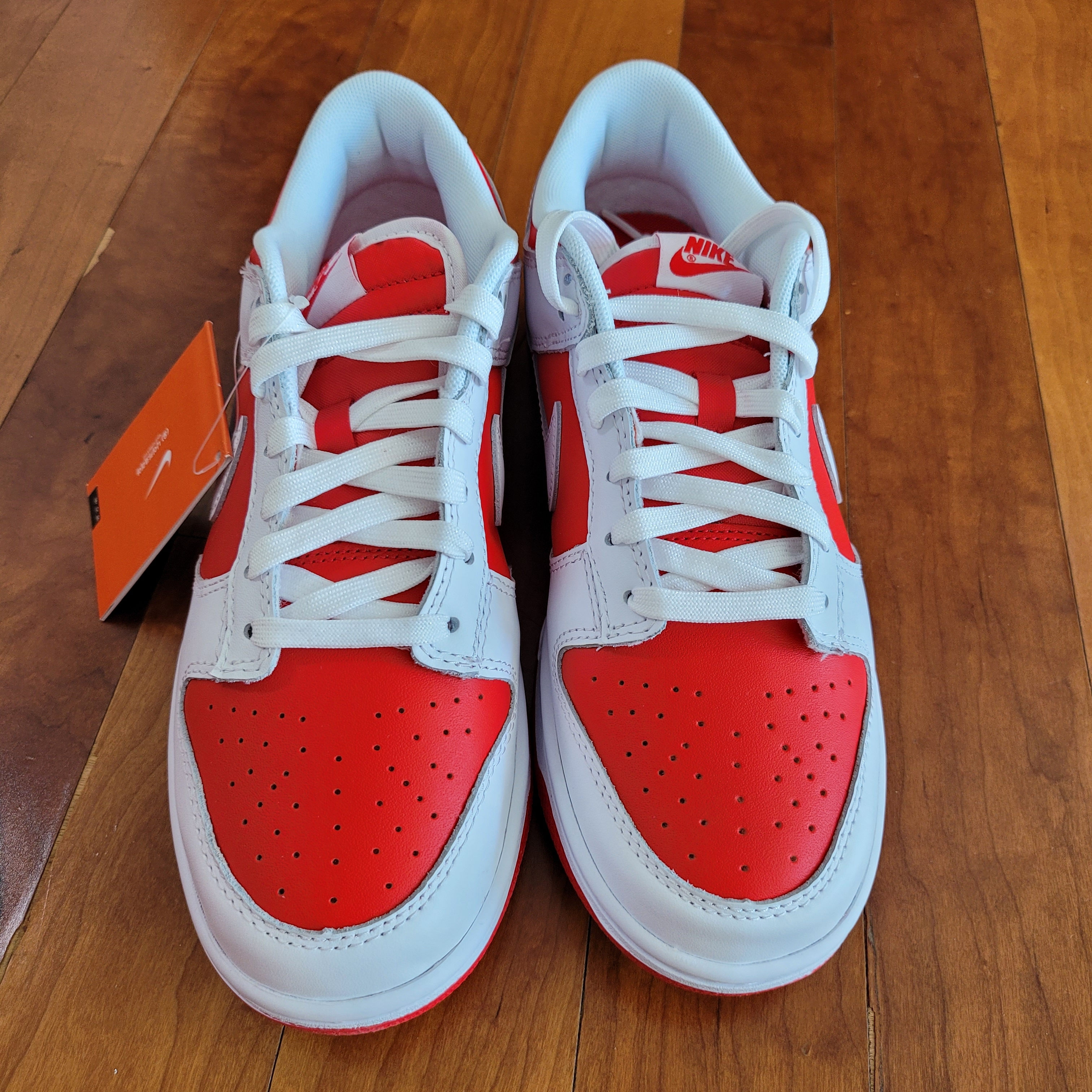 Nike Dunk Low Retro Championship Red 착용 스타일 - 2