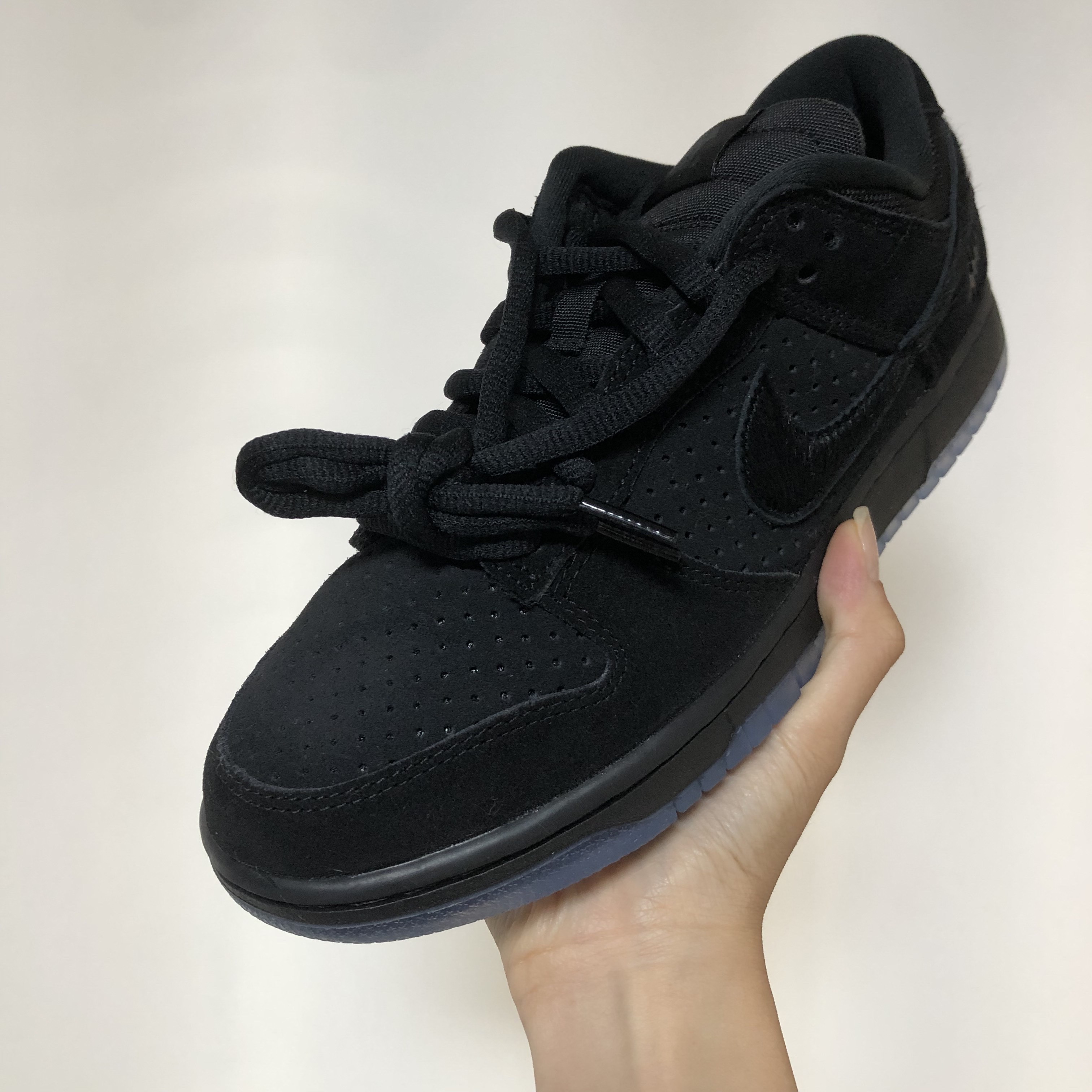 Nike x Undefeated Dunk Low SP 5 On It Black 착용 스타일 - 1