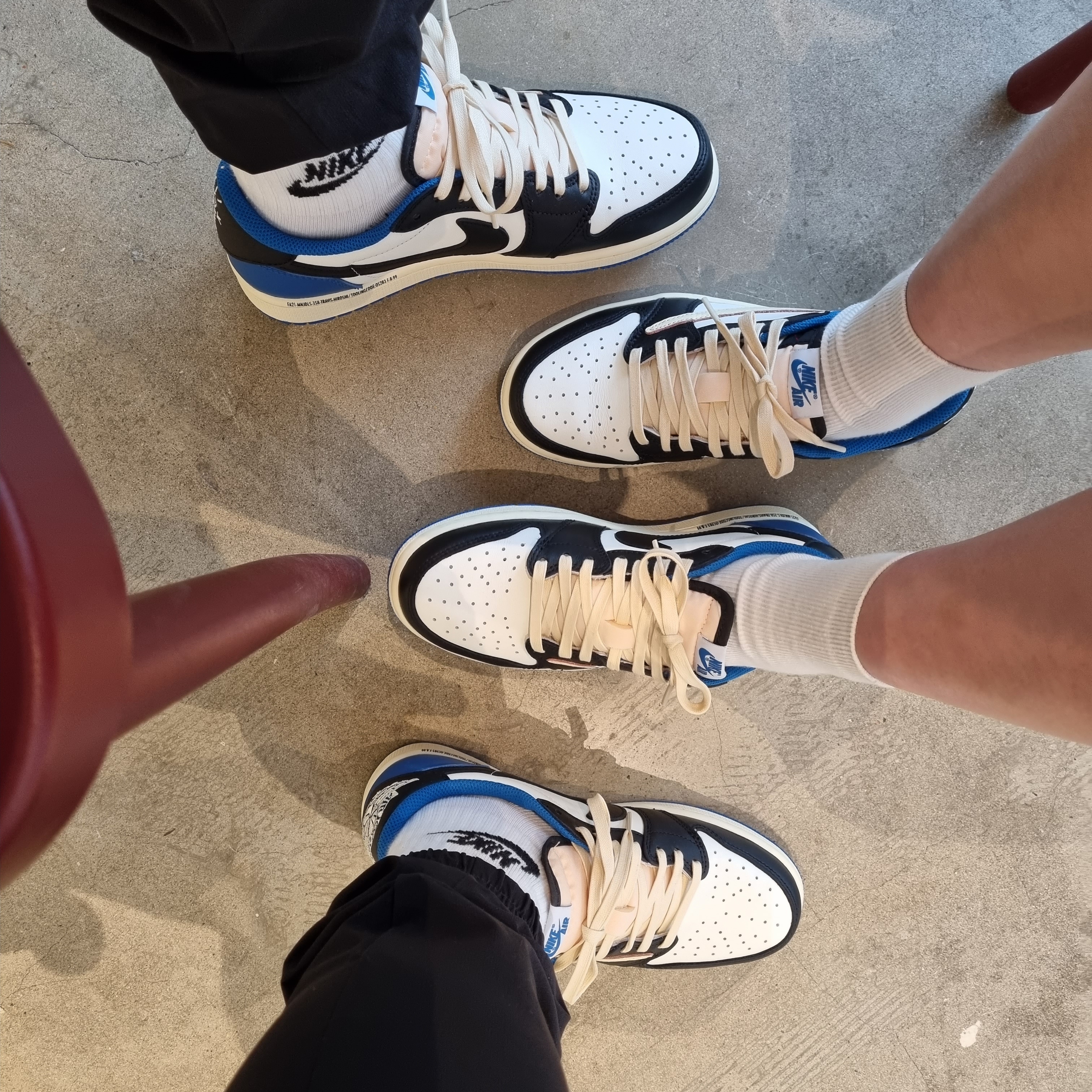 Jordan 1 x Travis Scott x Fragment Retro Low OG SP Military Blue 착용 스타일 - 1