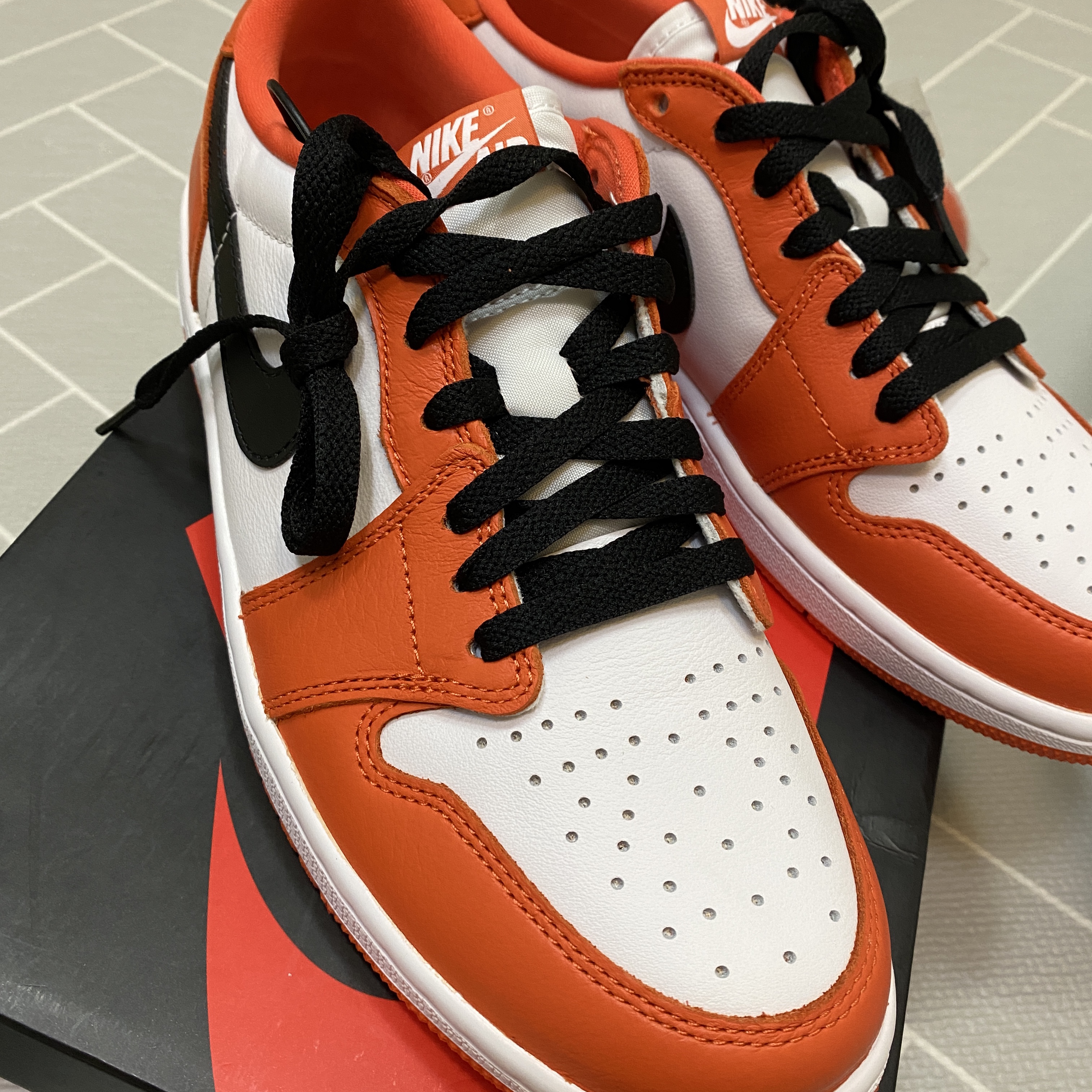 Jordan 1 Low OG Starfish 착용 스타일 - 1