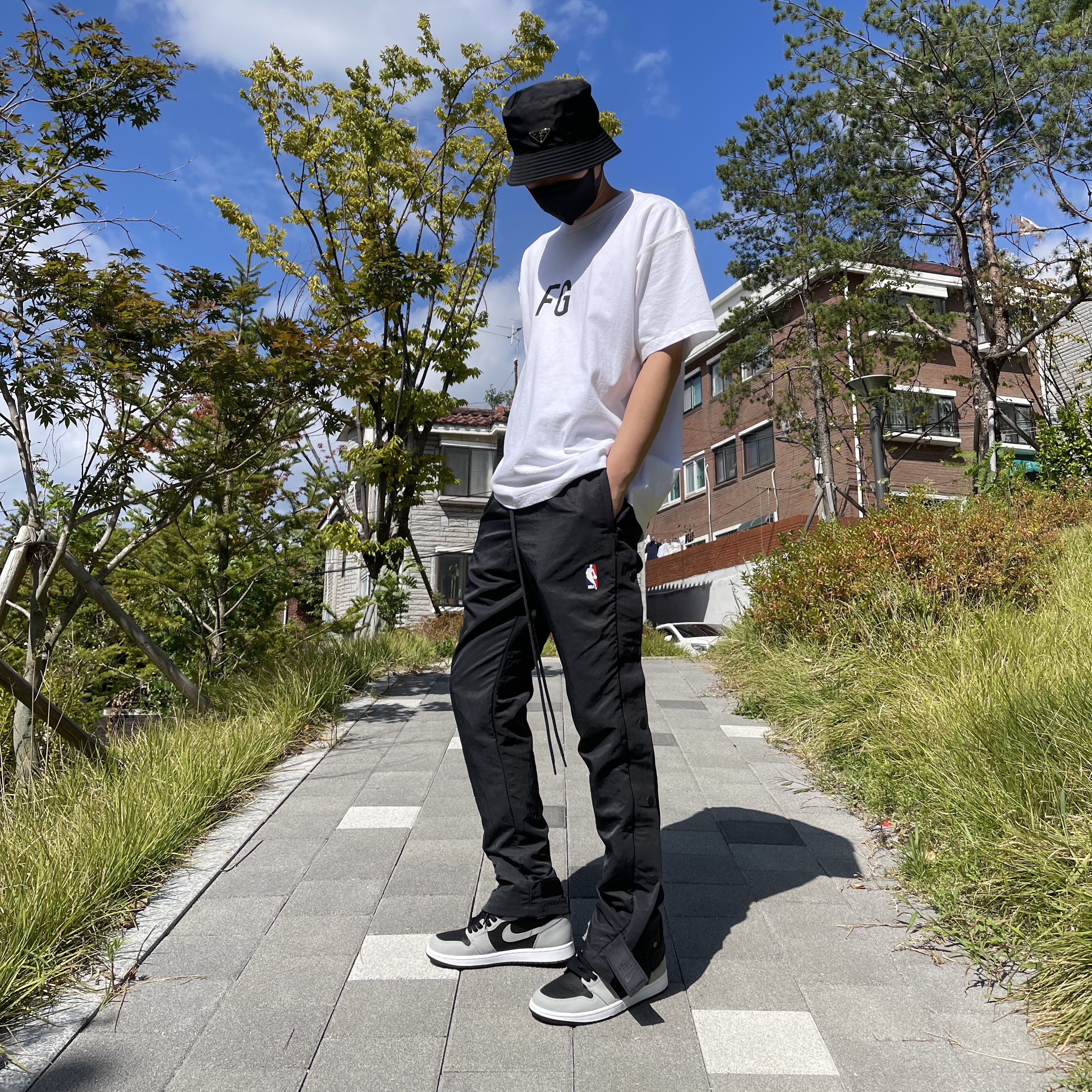 Nike x Fear of God Warm Up Pants Off Noir, Jordan 1 Retro High OG Shadow 2.0 착용 스타일