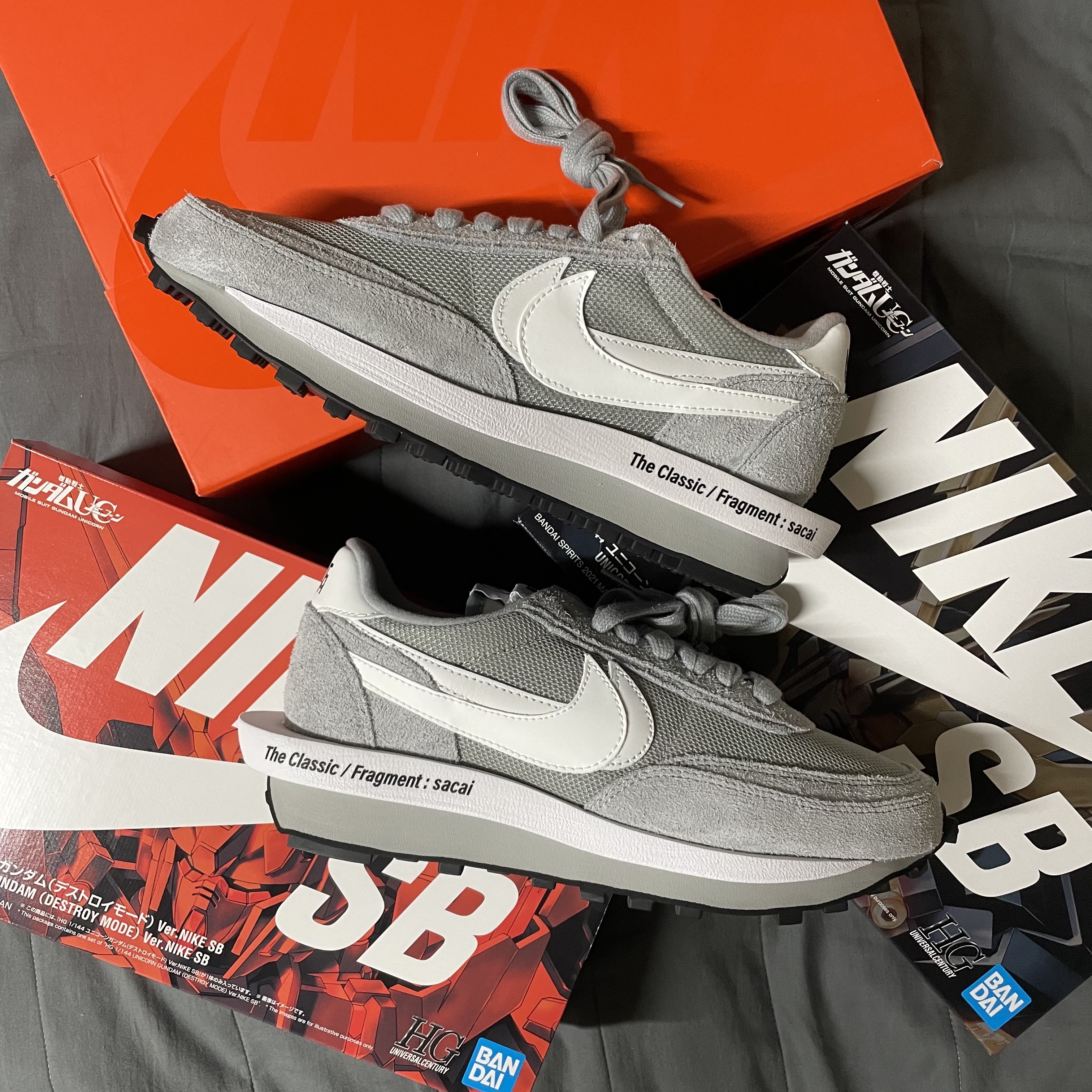 Bandai x Nike SB HG Unicorn Gundam & HG Unicorn 02 Banshee Set (Destroy Mode), Nike x Sacai x Fragment LDWaffle Light Smoke Grey 착용 스타일