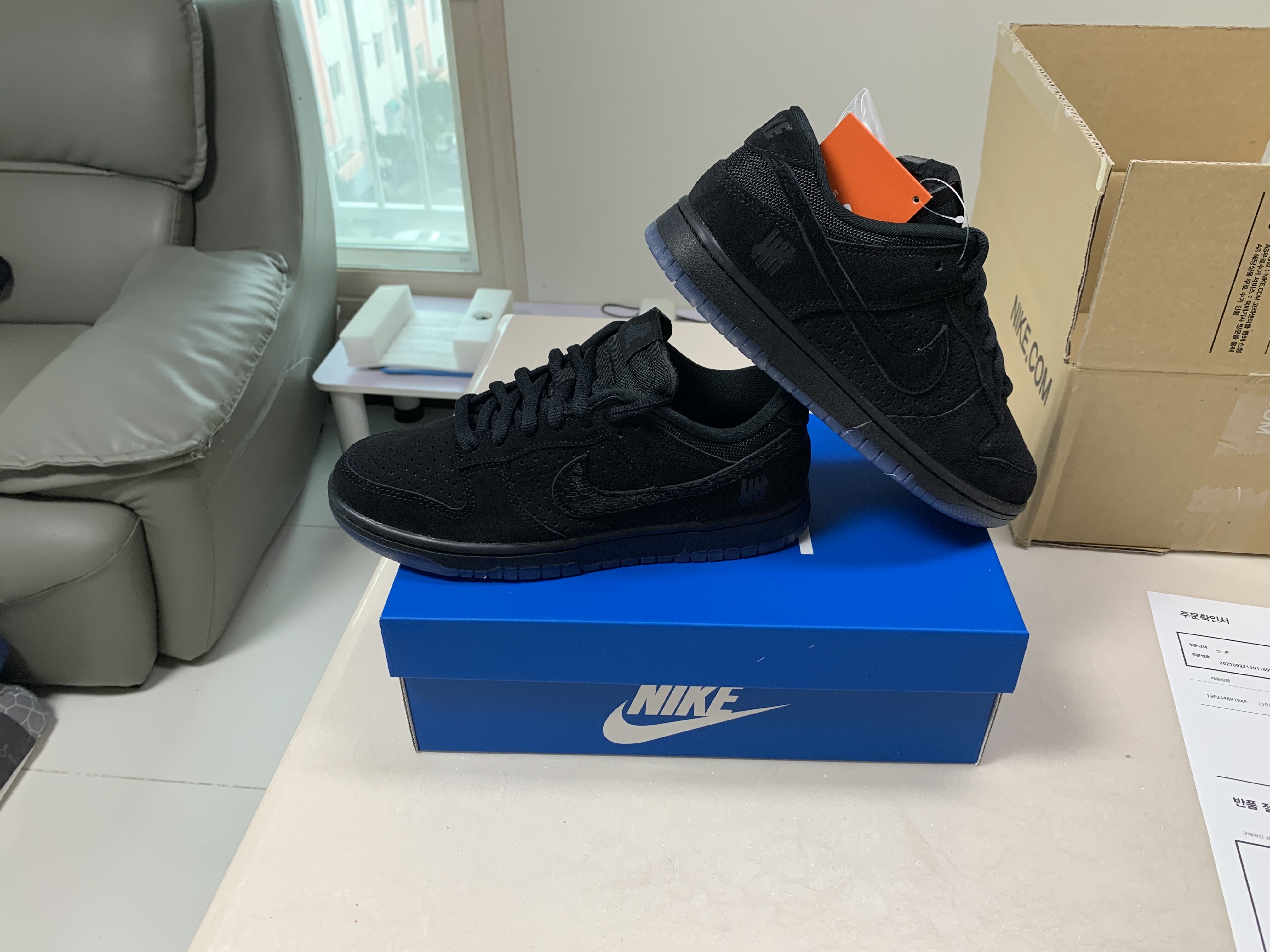 Nike x Undefeated Dunk Low SP 5 On It Black 착용 스타일 - 4
