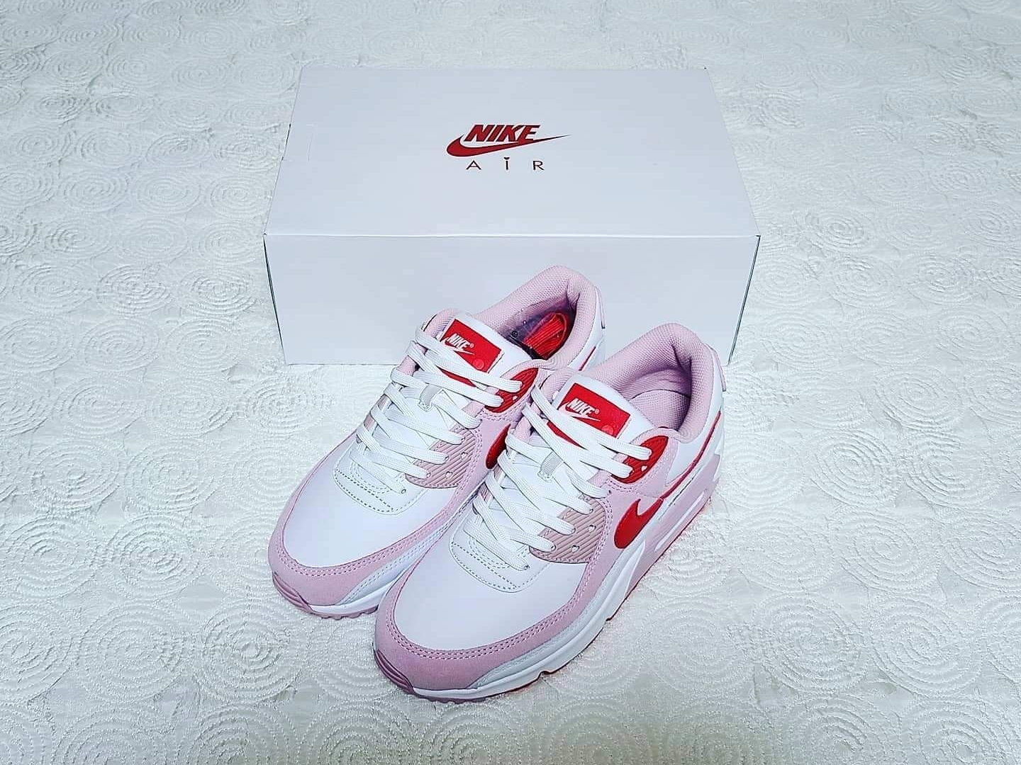 (W) Nike Air Max 90 QS Valentine's Day 착용 스타일 - 1