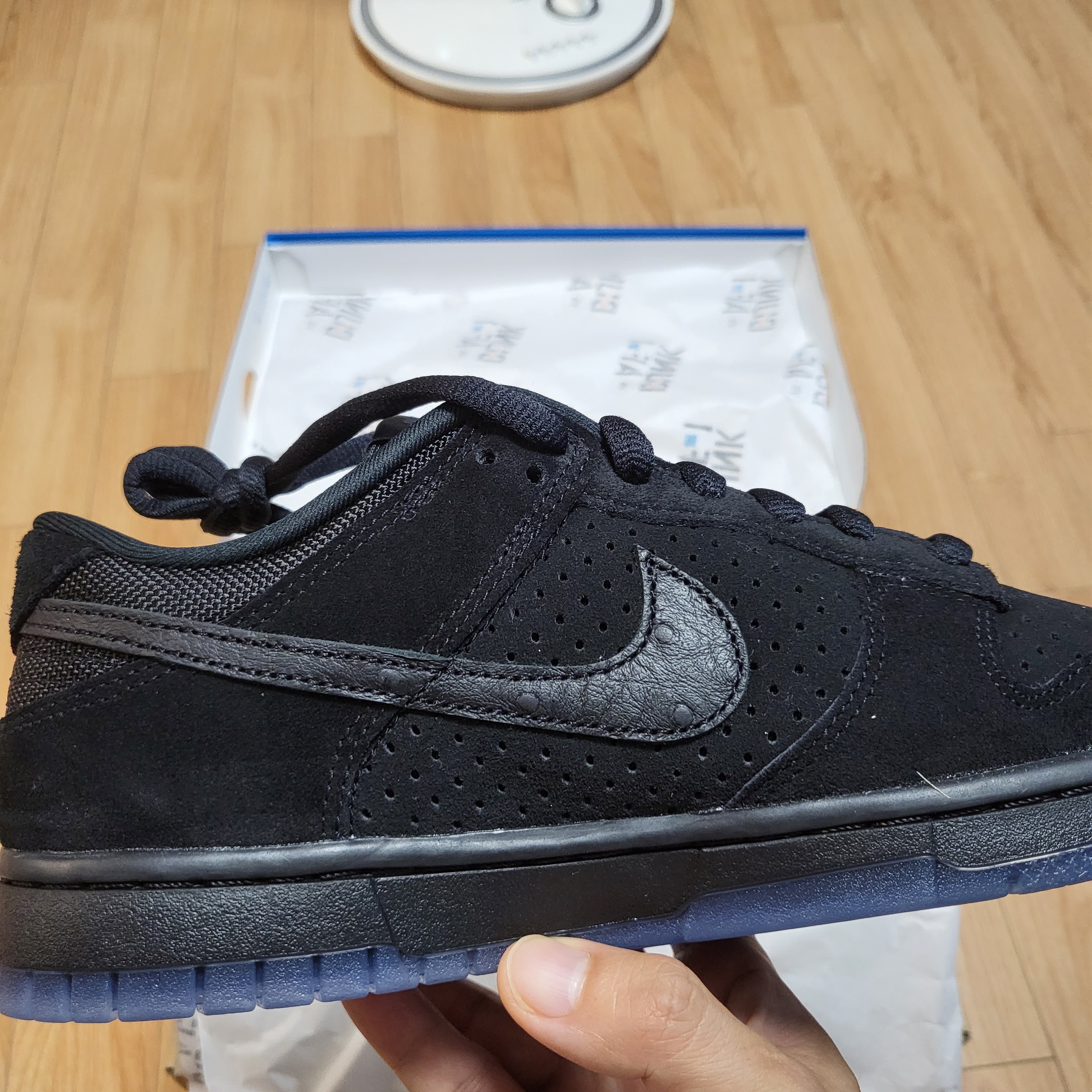 Nike x Undefeated Dunk Low SP 5 On It Black 착용 스타일 - 4